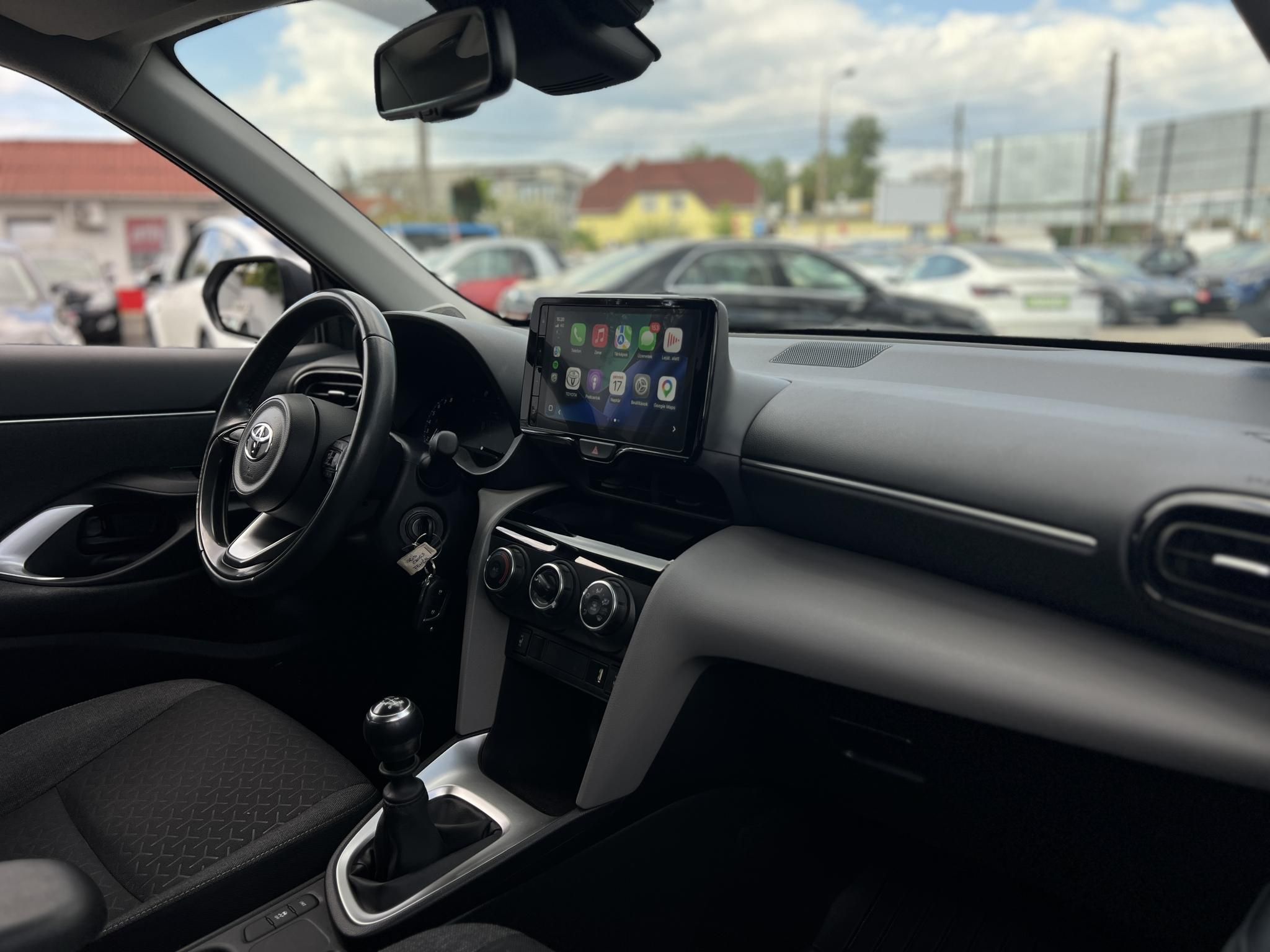 TOYOTA YARIS CROSS 1.5 VVT-i Active Gyári garancia Carplay Űlésfűtés 42e km!