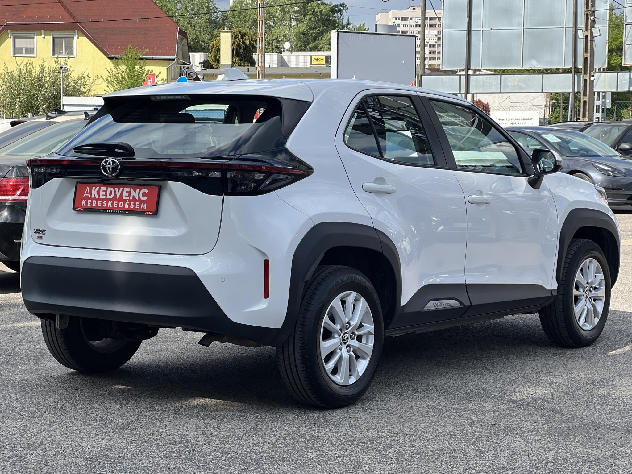 TOYOTA YARIS CROSS 1.5 VVT-i Active Gyári garancia Carplay Űlésfűtés 42e km!