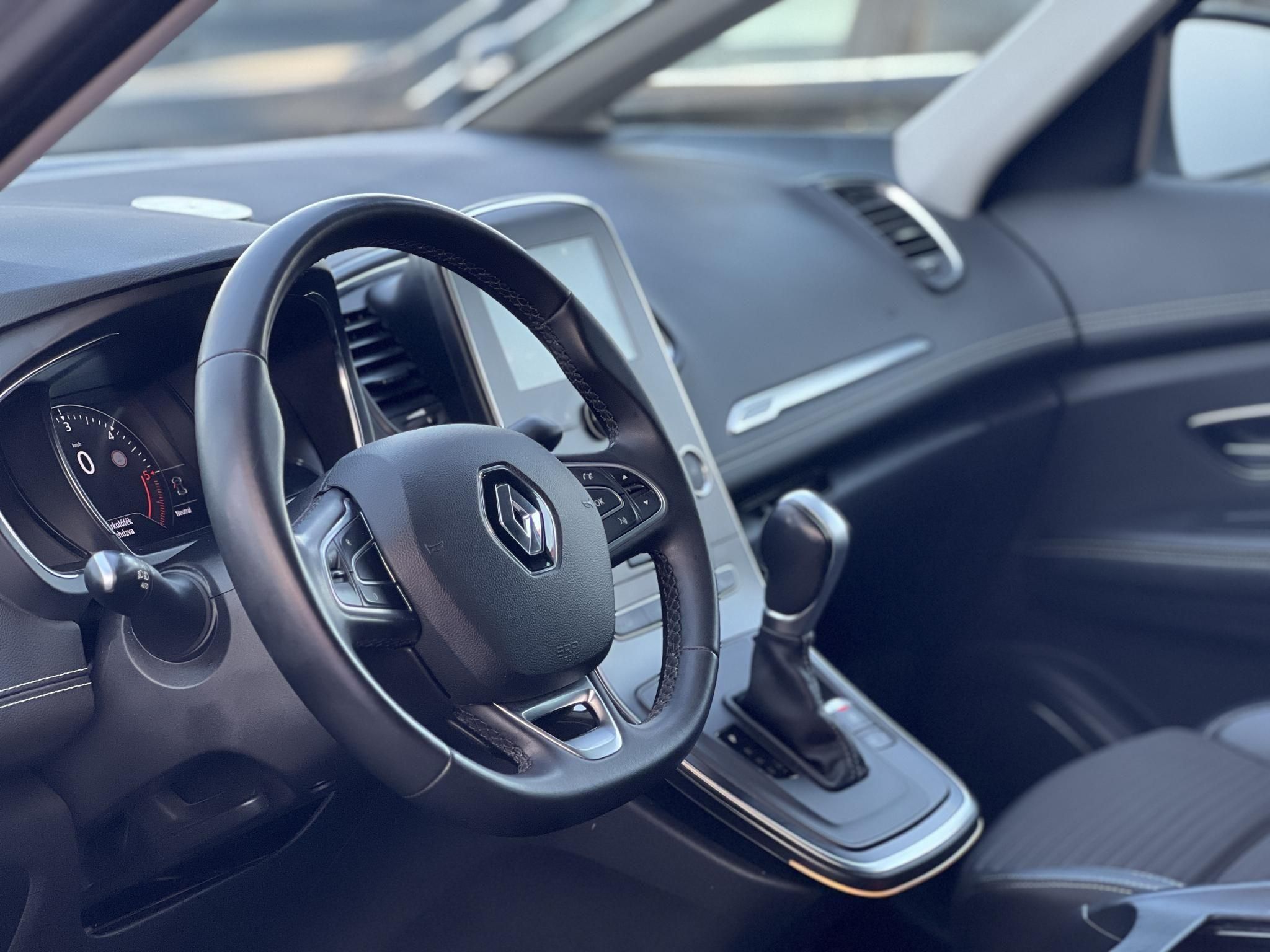 RENAULT GRAND SCENIC Scénic 1.7 Blue dCi Intens EDC (7 személyes ) Carplay. Tolatókamera. tempomat