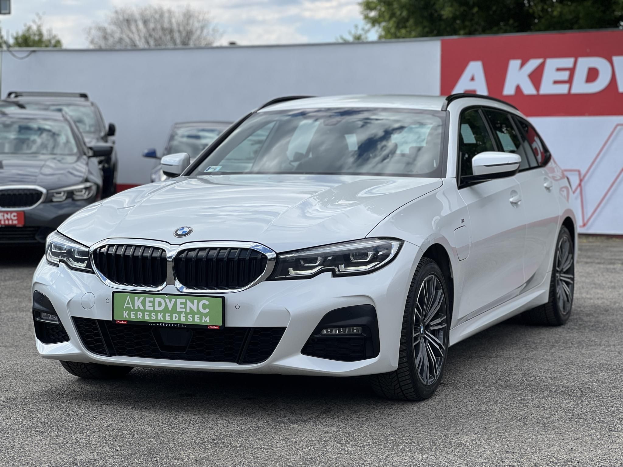 BMW 330e M Sport (Automata) Frissen szervizelt. Új téli gumik!