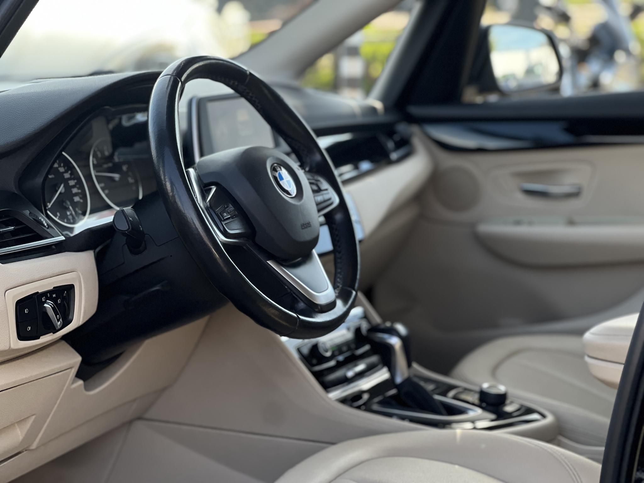 BMW 218i Advantage (Automata) Active Tourer. M.o.-i. vajbőr belső. ülésfűtés. keyless. Wallis szerviz