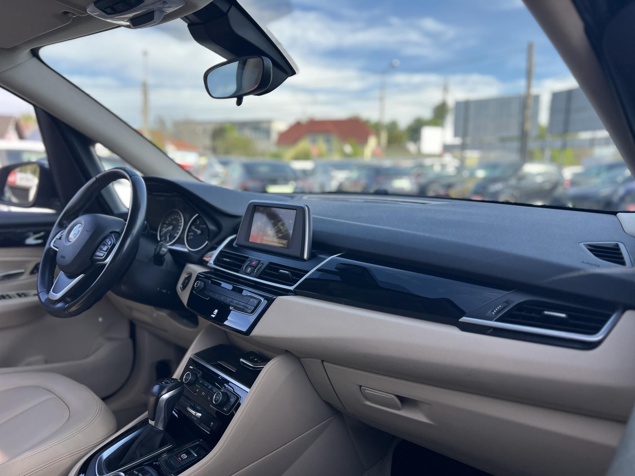 BMW 218i Advantage (Automata) Active Tourer. M.o.-i. vajbőr belső. ülésfűtés. keyless. Wallis szerviz