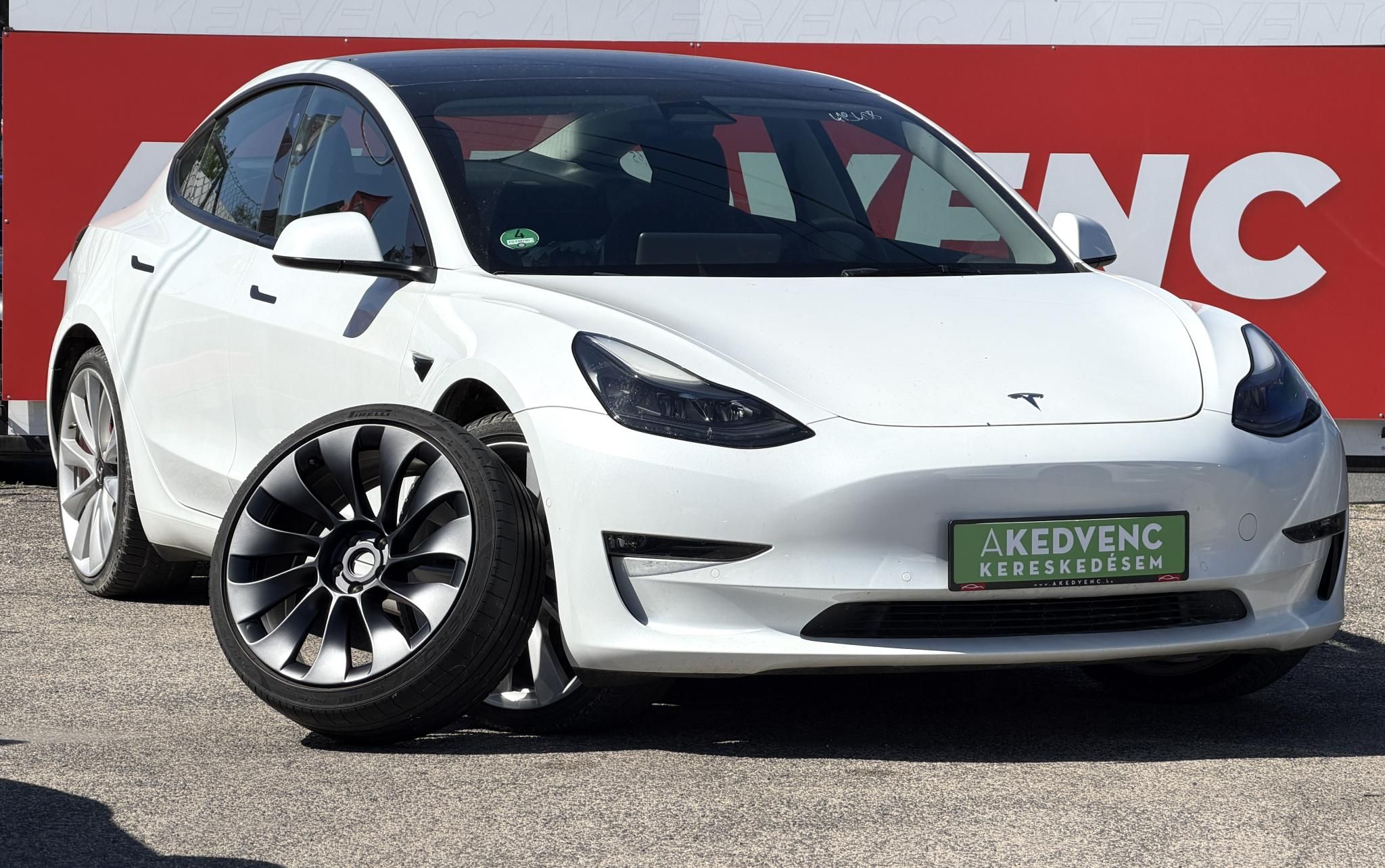 TESLA MODEL 3 Performance AWD (Automata) 68e km. téli-nyári kerék garnitúra. überturbine felni. mátrix LED. garanciális!