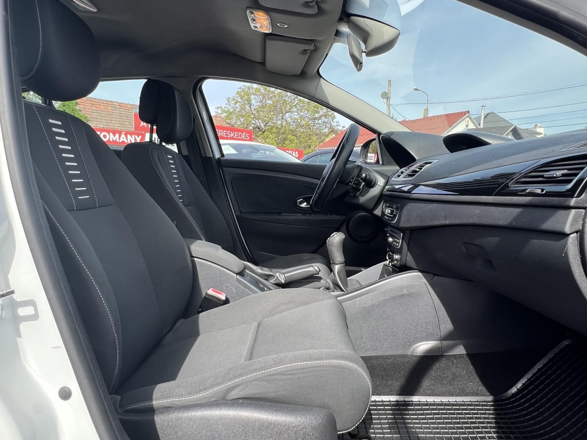 RENAULT MEGANE 1.6 Dynamique Magyarországi. teljes szerviztörténet!