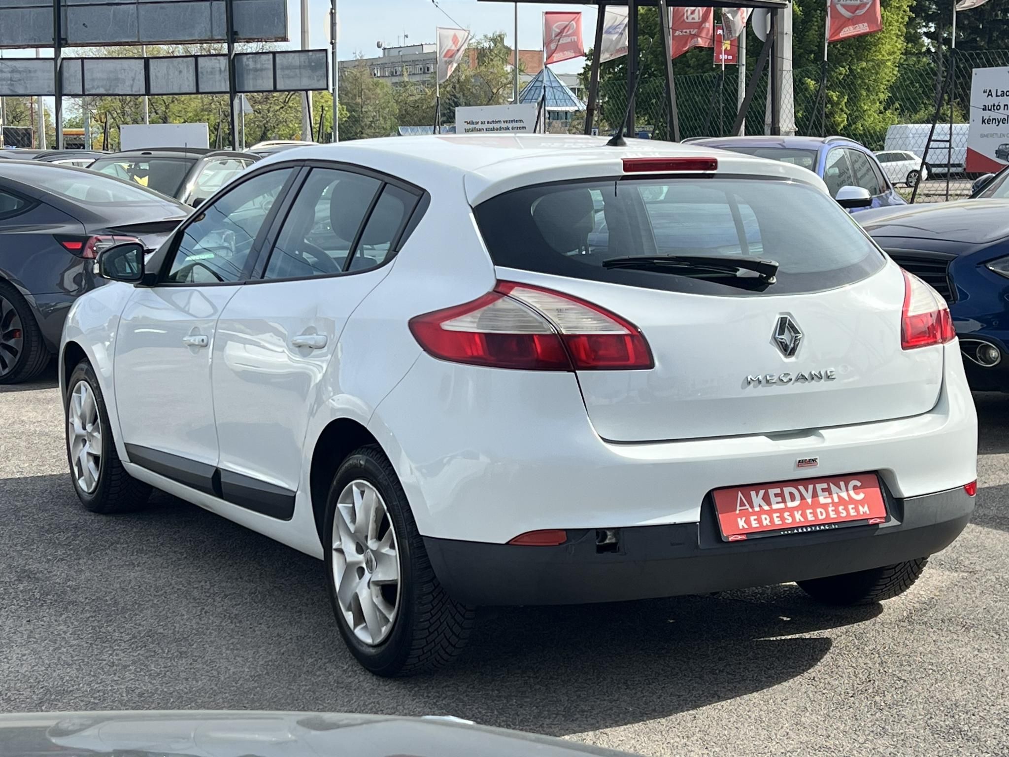 RENAULT MEGANE 1.6 Dynamique Magyarországi. teljes szerviztörténet!