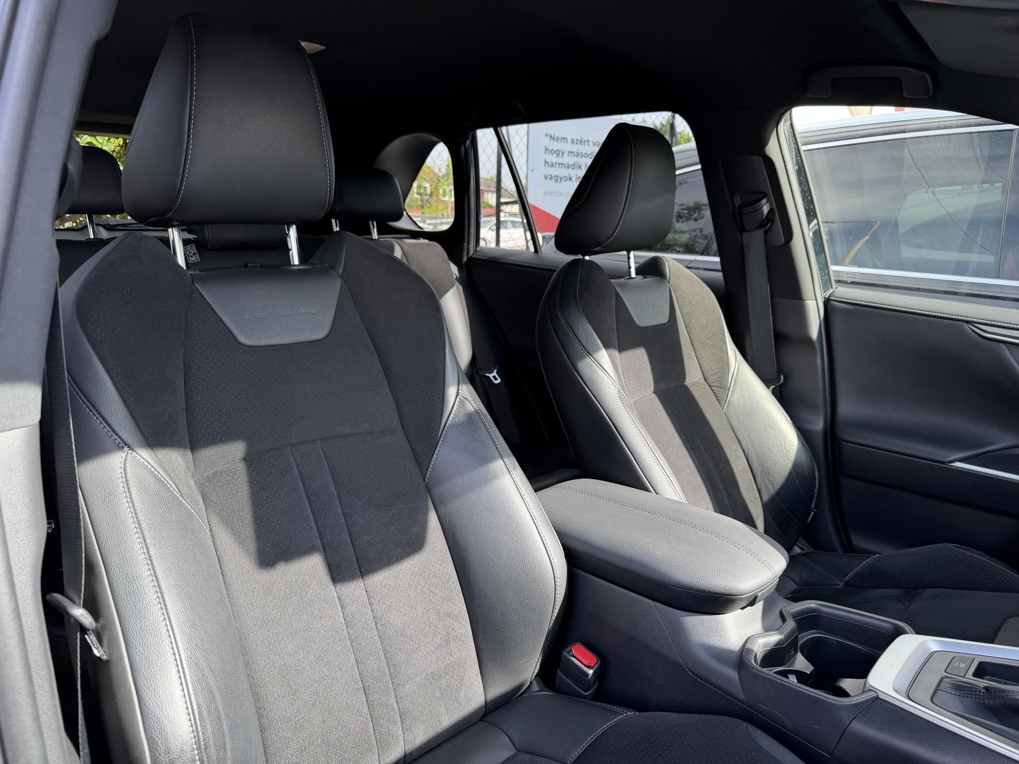 TOYOTA RAV 4 Rav4 2.5 Hybrid Black Edition e-CVT JBL 126e km. LED. sérülésmentes. CARPLAY. kifogástalan állapot!