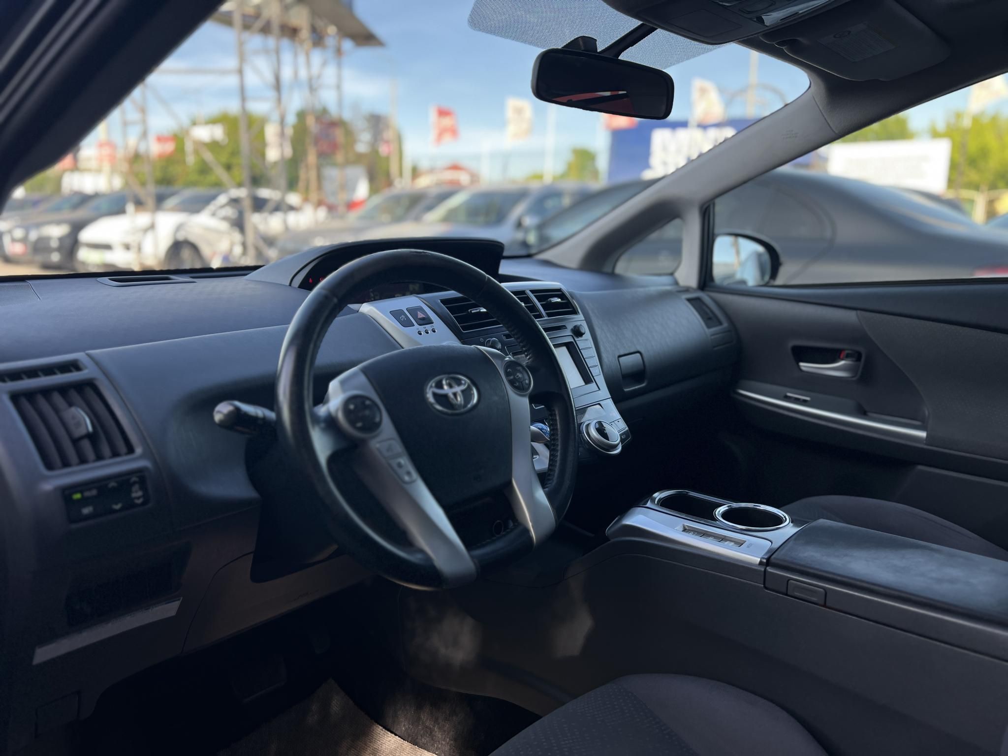 TOYOTA PRIUS+ 1.8 HSD Executive e-CVT Skyview 7 személyes 270e km. panorámatető. head-up. tempomat. vonóhorog