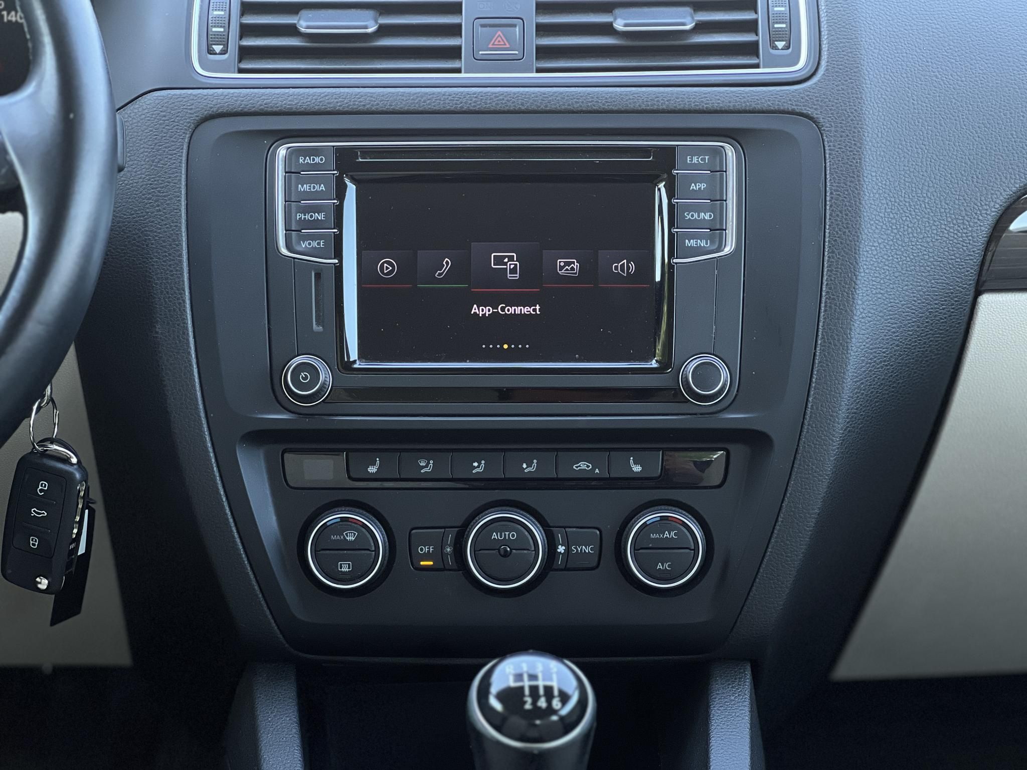 VOLKSWAGEN JETTA VI 1.4 TSI BMT Comfortline