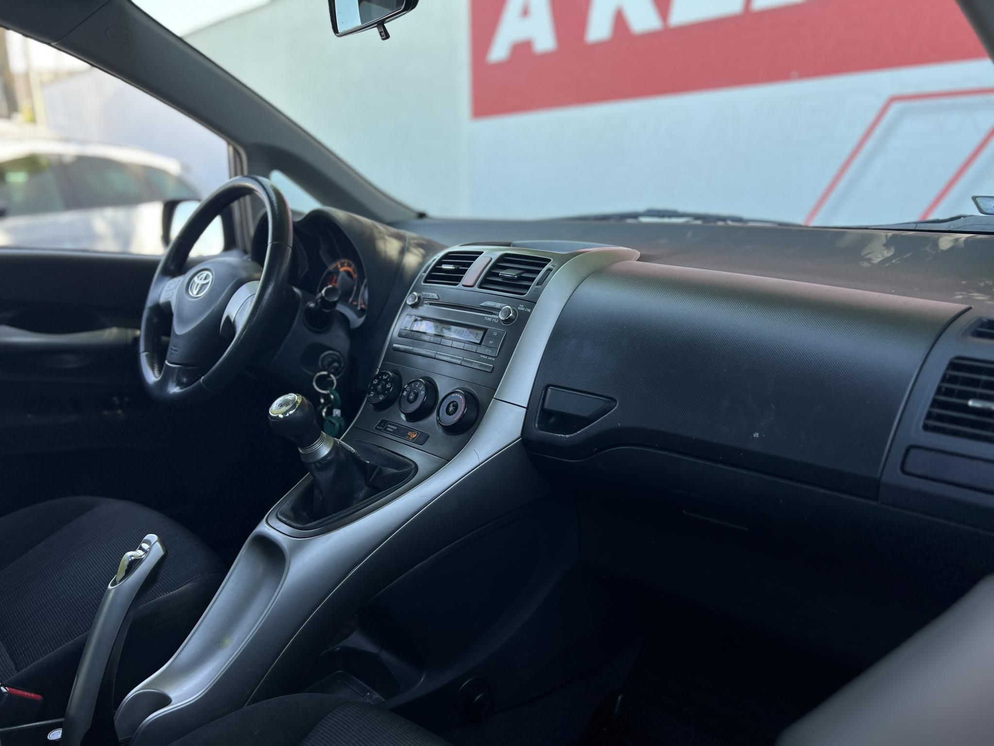 TOYOTA AURIS 1.4 Luna