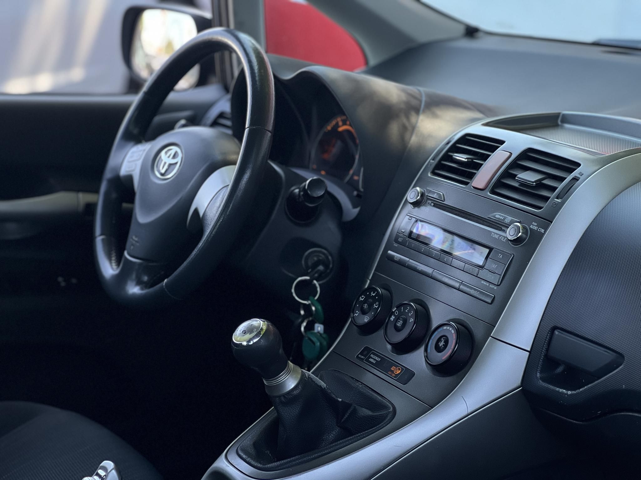 TOYOTA AURIS 1.4 Luna