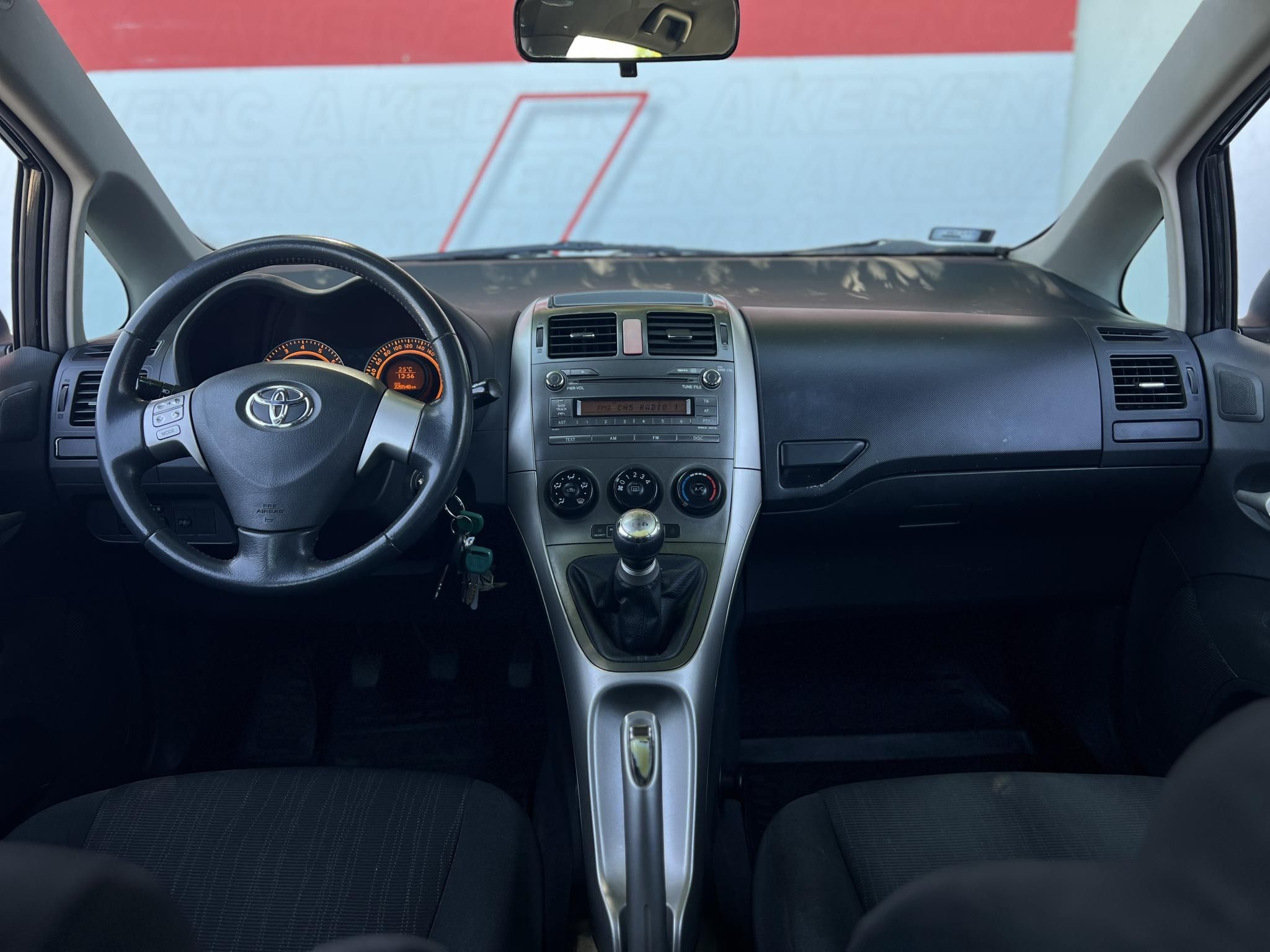 TOYOTA AURIS 1.4 Luna