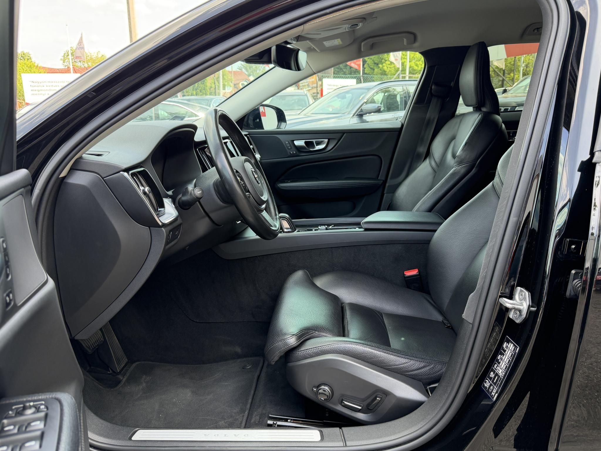 VOLVO V60 2.0 [B3] MHEV Momentum Pro Geartronic Magyarországi. végig márkaszervizelt. kerámia. friss nagyszerviz!