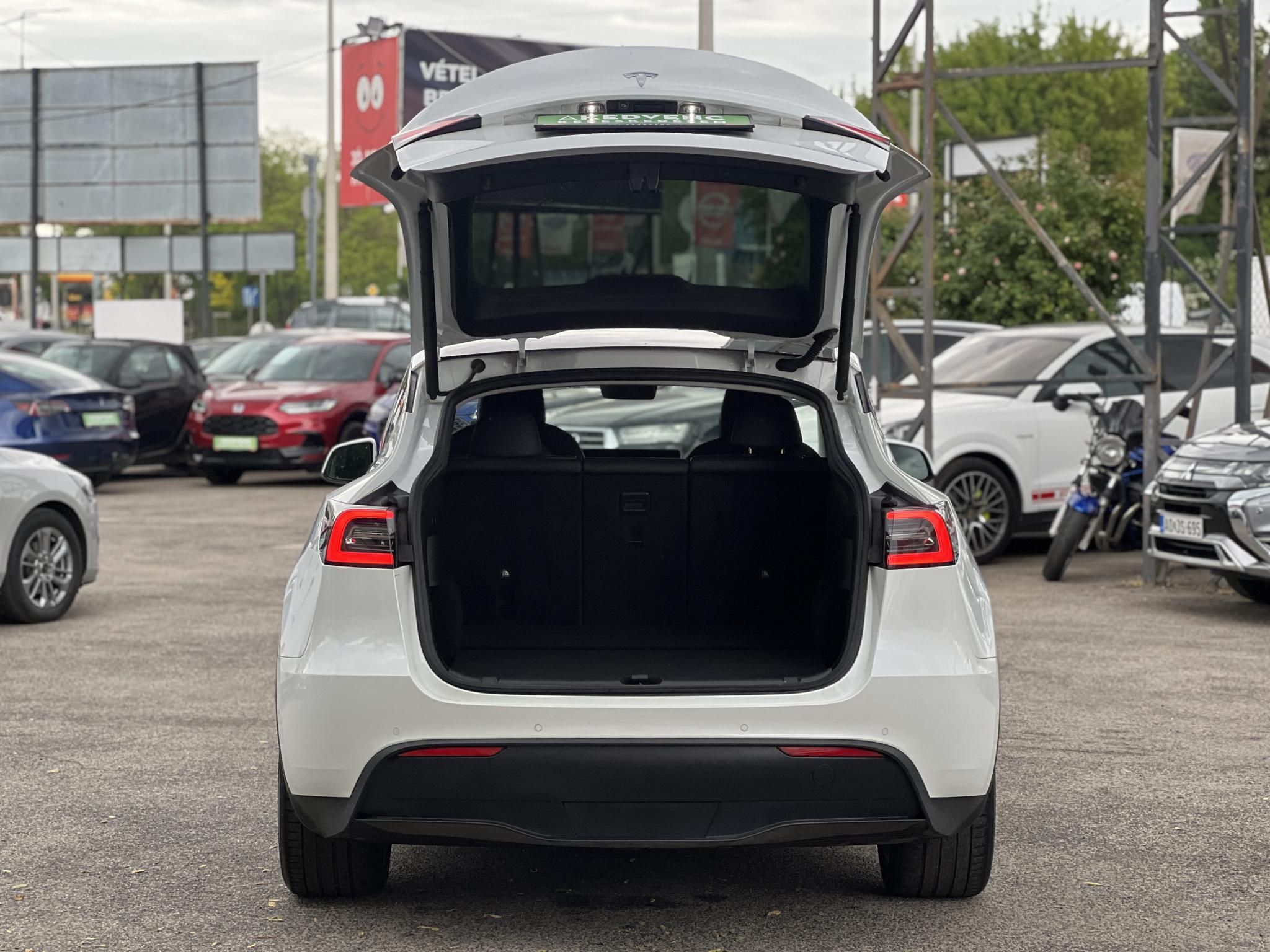 TESLA MODEL Y Long Range AWD (Automata) AMD Ryzen. hőszivattyú. mátrix LED. premium hifi