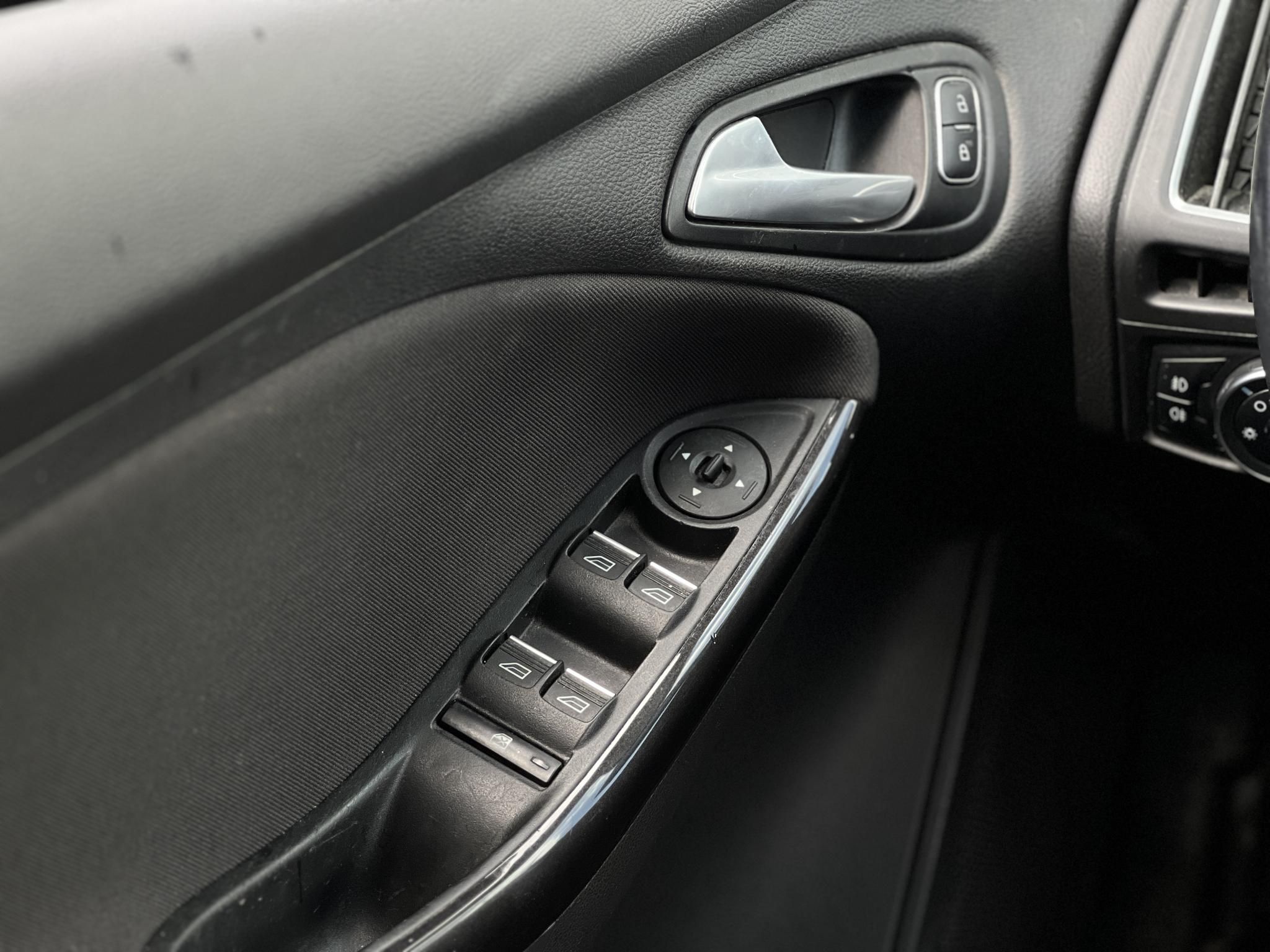FORD FOCUS 1.6 Ti-VCT Technology Magyarországi 80e km Végig szervizelt!