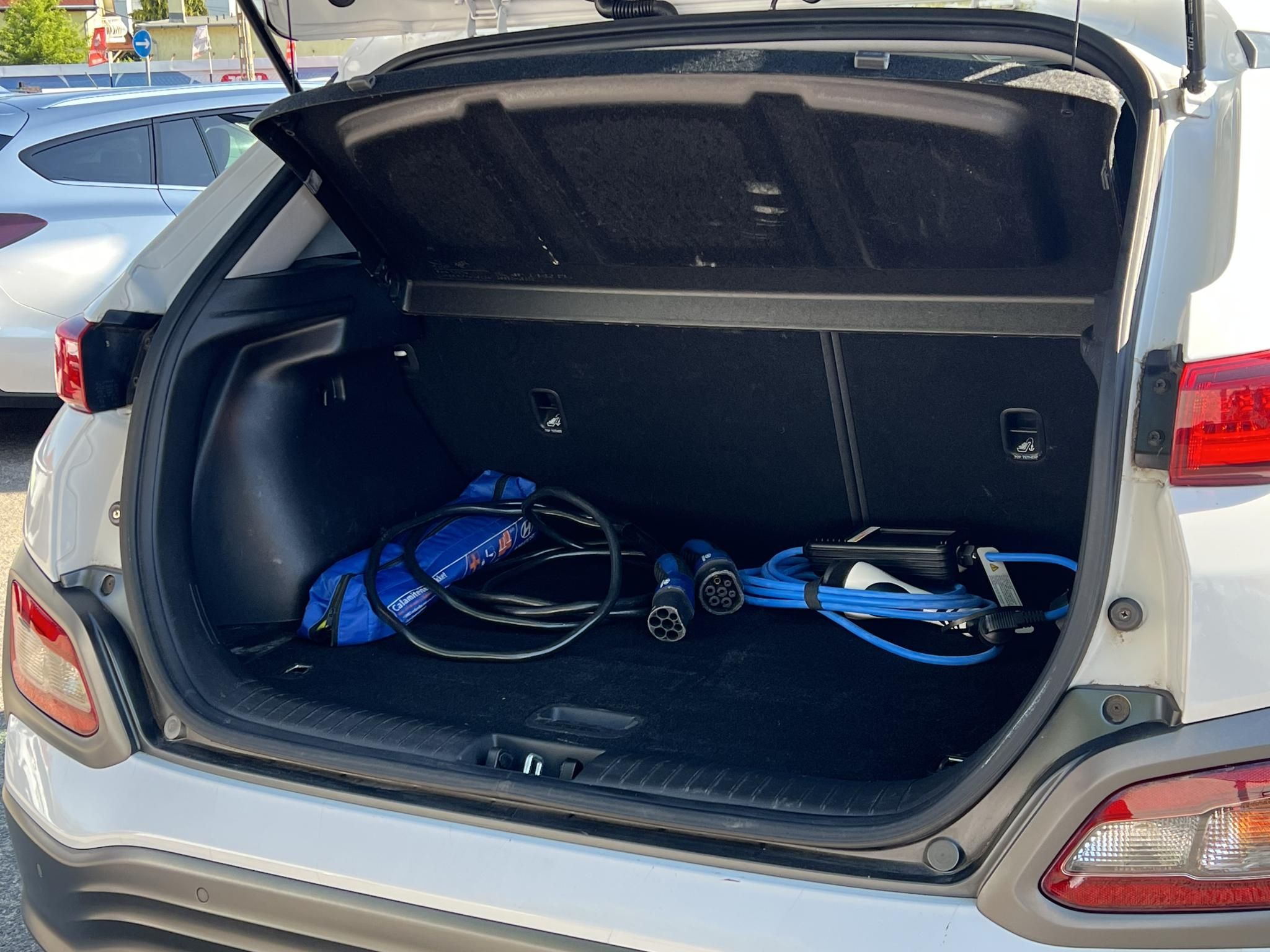 HYUNDAI KONA EV 64kWh Premium Magas felszereltség. megkímélt állapot! LED fényszóró Kamera Keyless Android!