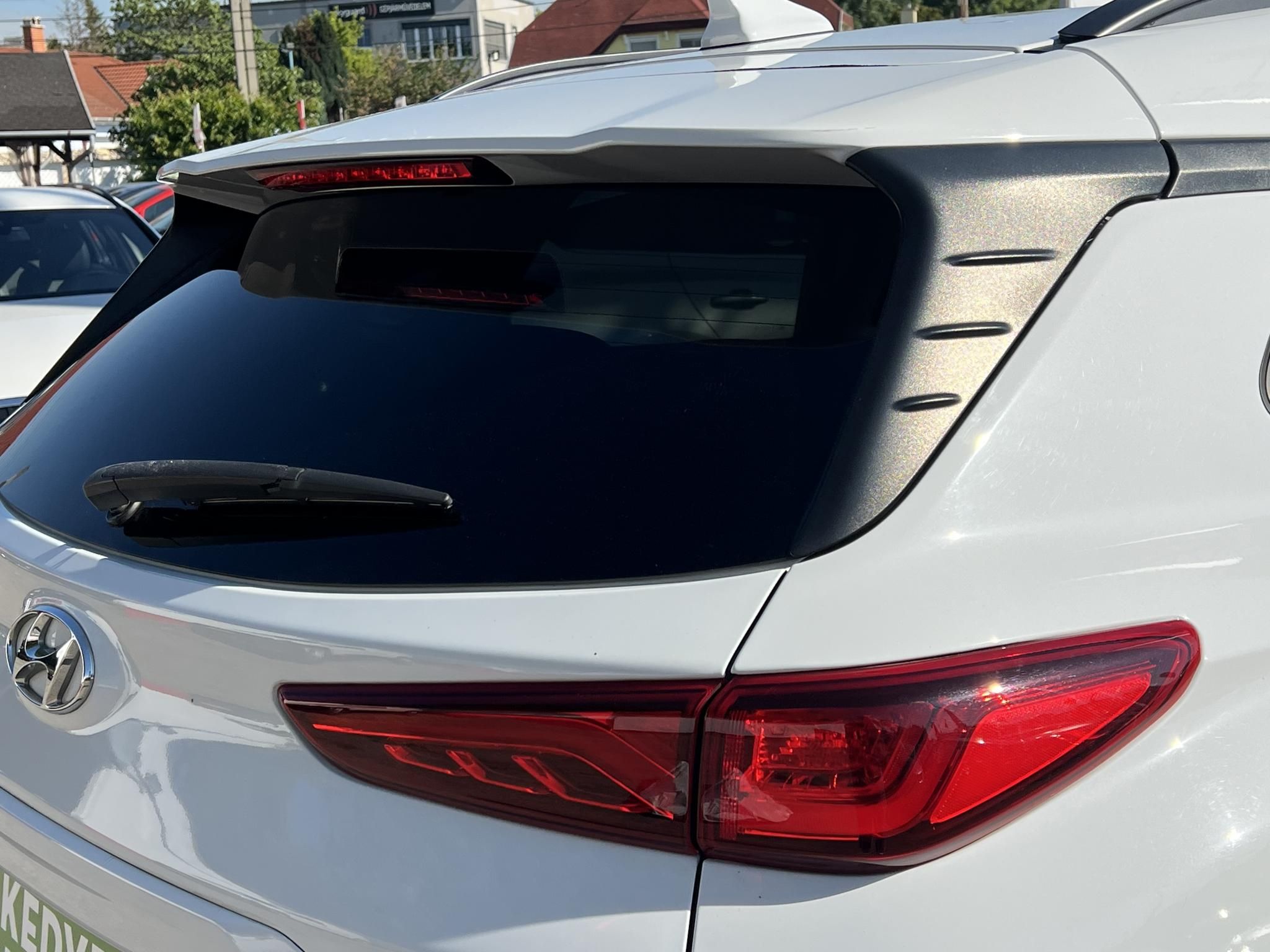 HYUNDAI KONA EV 64kWh Premium Magas felszereltség. megkímélt állapot! LED fényszóró Kamera Keyless Android!
