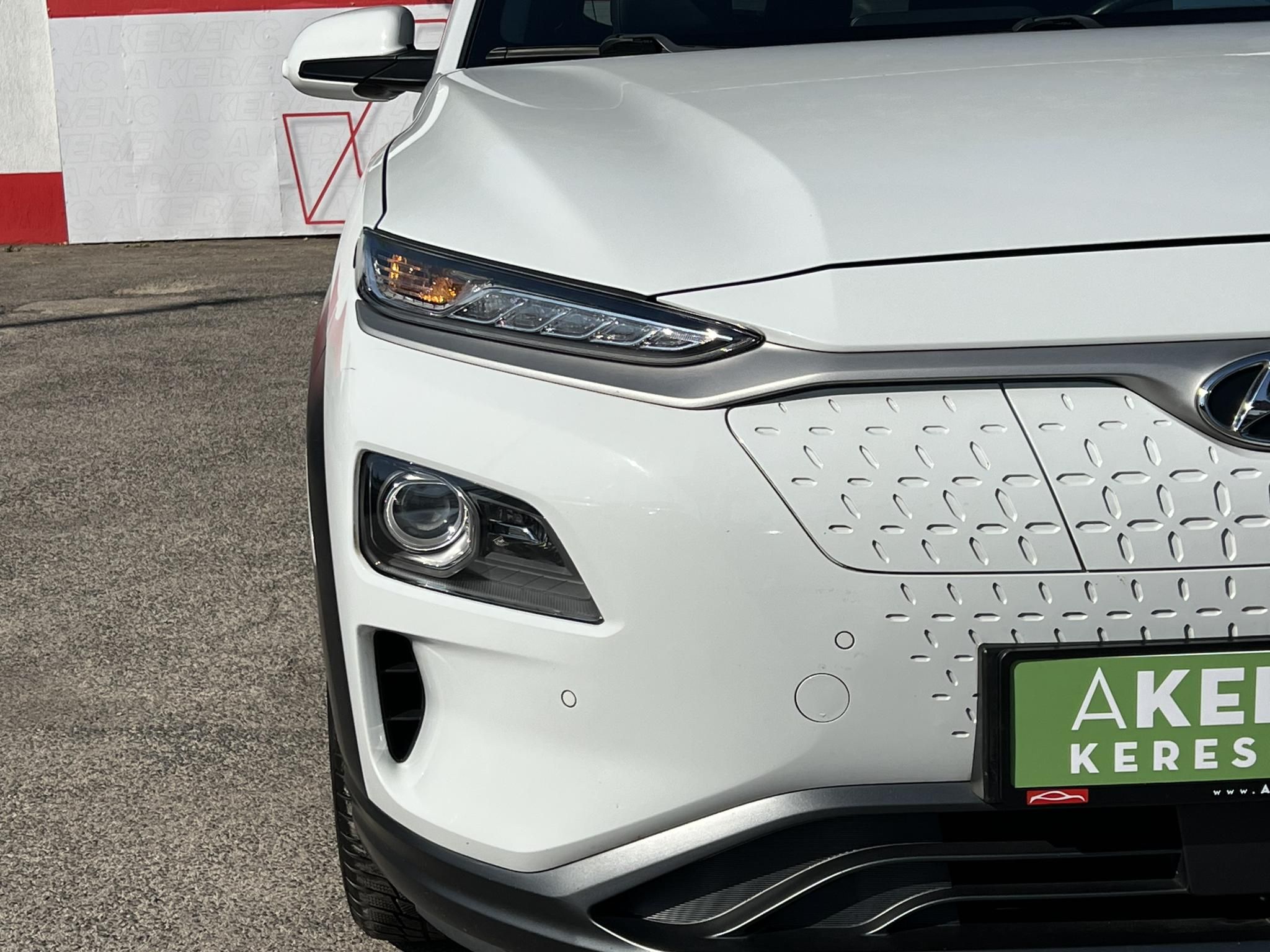 HYUNDAI KONA EV 64kWh Premium Magas felszereltség. megkímélt állapot! LED fényszóró Kamera Keyless Android!