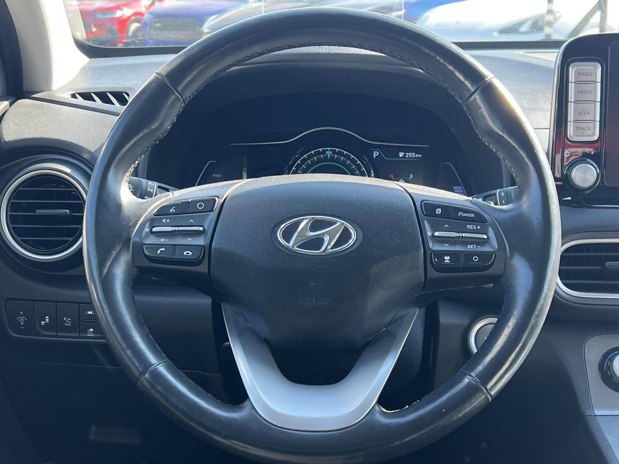 HYUNDAI KONA EV 64kWh Premium Magas felszereltség. megkímélt állapot! LED fényszóró Kamera Keyless Android!