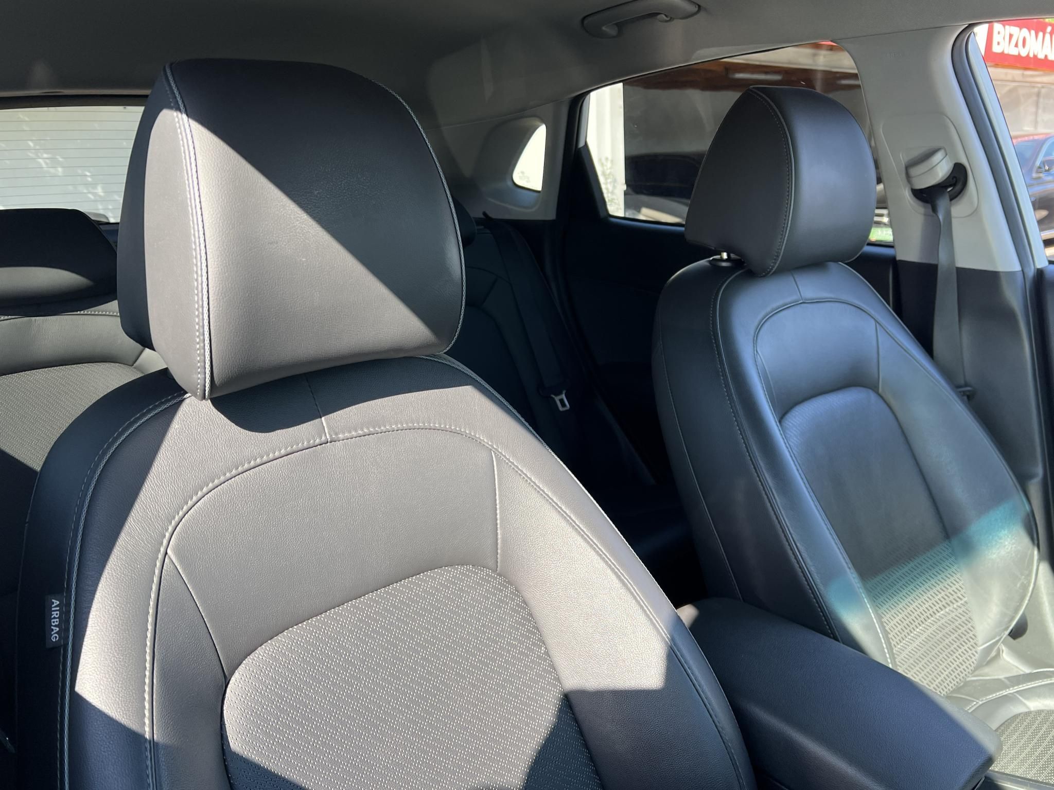HYUNDAI KONA EV 64kWh Premium Magas felszereltség. megkímélt állapot! LED fényszóró Kamera Keyless Android!