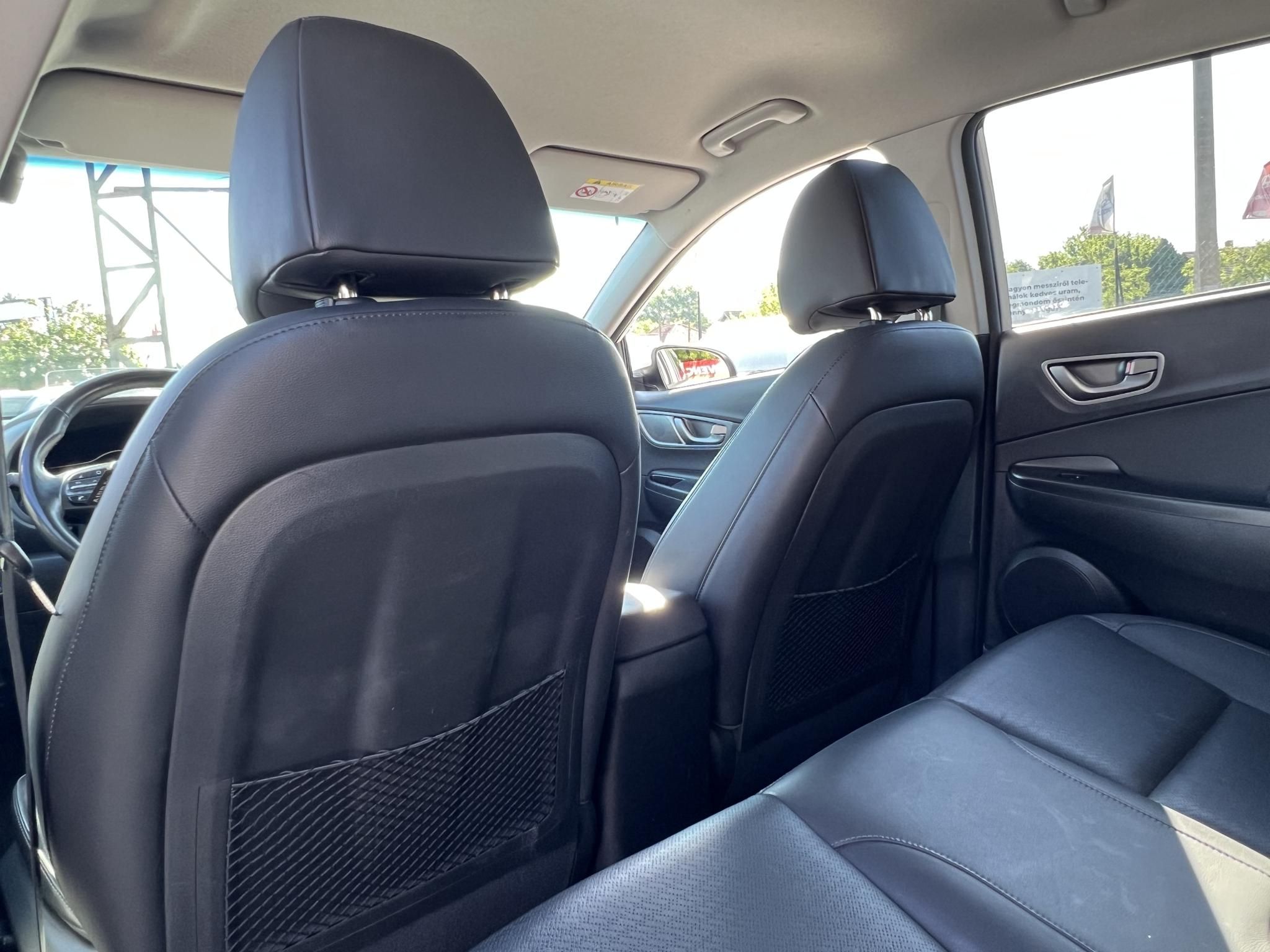 HYUNDAI KONA EV 64kWh Premium Magas felszereltség. megkímélt állapot! LED fényszóró Kamera Keyless Android!