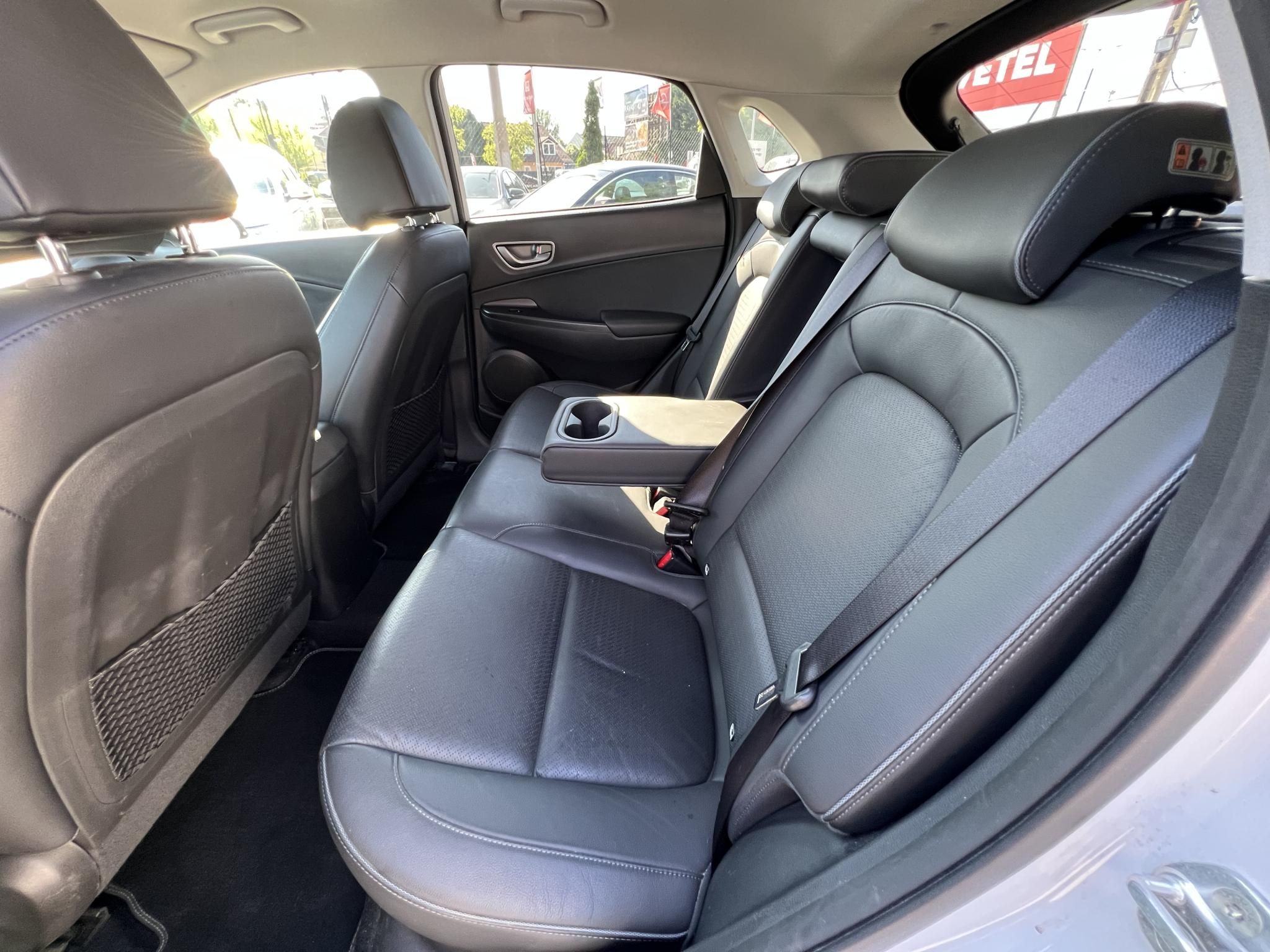 HYUNDAI KONA EV 64kWh Premium Magas felszereltség. megkímélt állapot! LED fényszóró Kamera Keyless Android!