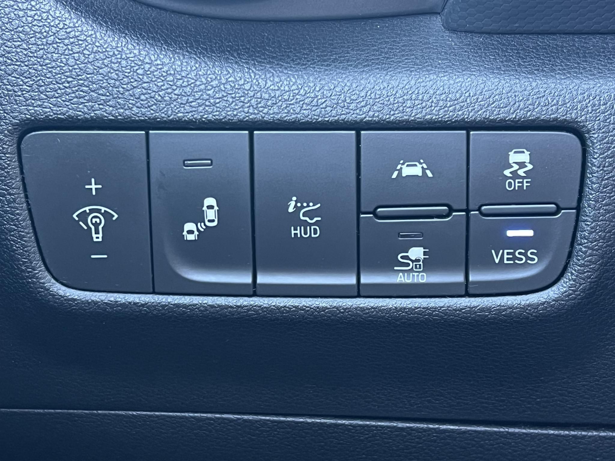 HYUNDAI KONA EV 64kWh Premium Magas felszereltség. megkímélt állapot! LED fényszóró Kamera Keyless Android!