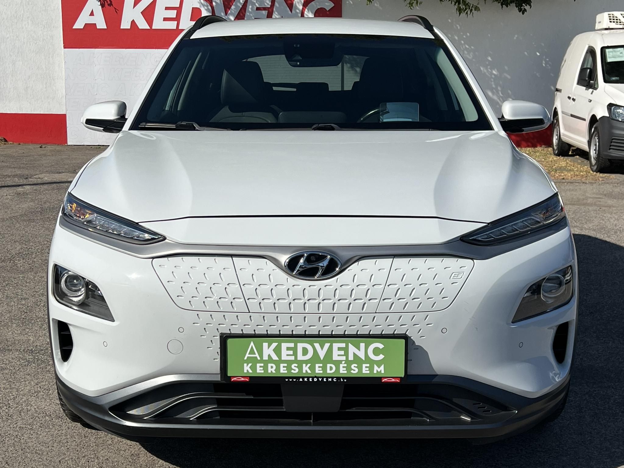 HYUNDAI KONA EV 64kWh Premium Magas felszereltség. megkímélt állapot! LED fényszóró Kamera Keyless Android!