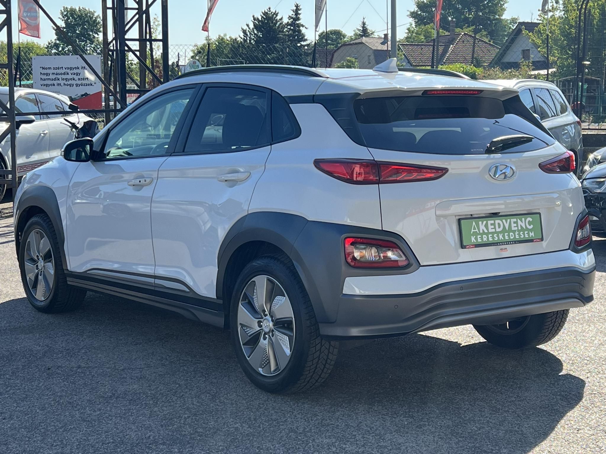 HYUNDAI KONA EV 64kWh Premium Magas felszereltség. megkímélt állapot! LED fényszóró Kamera Keyless Android!