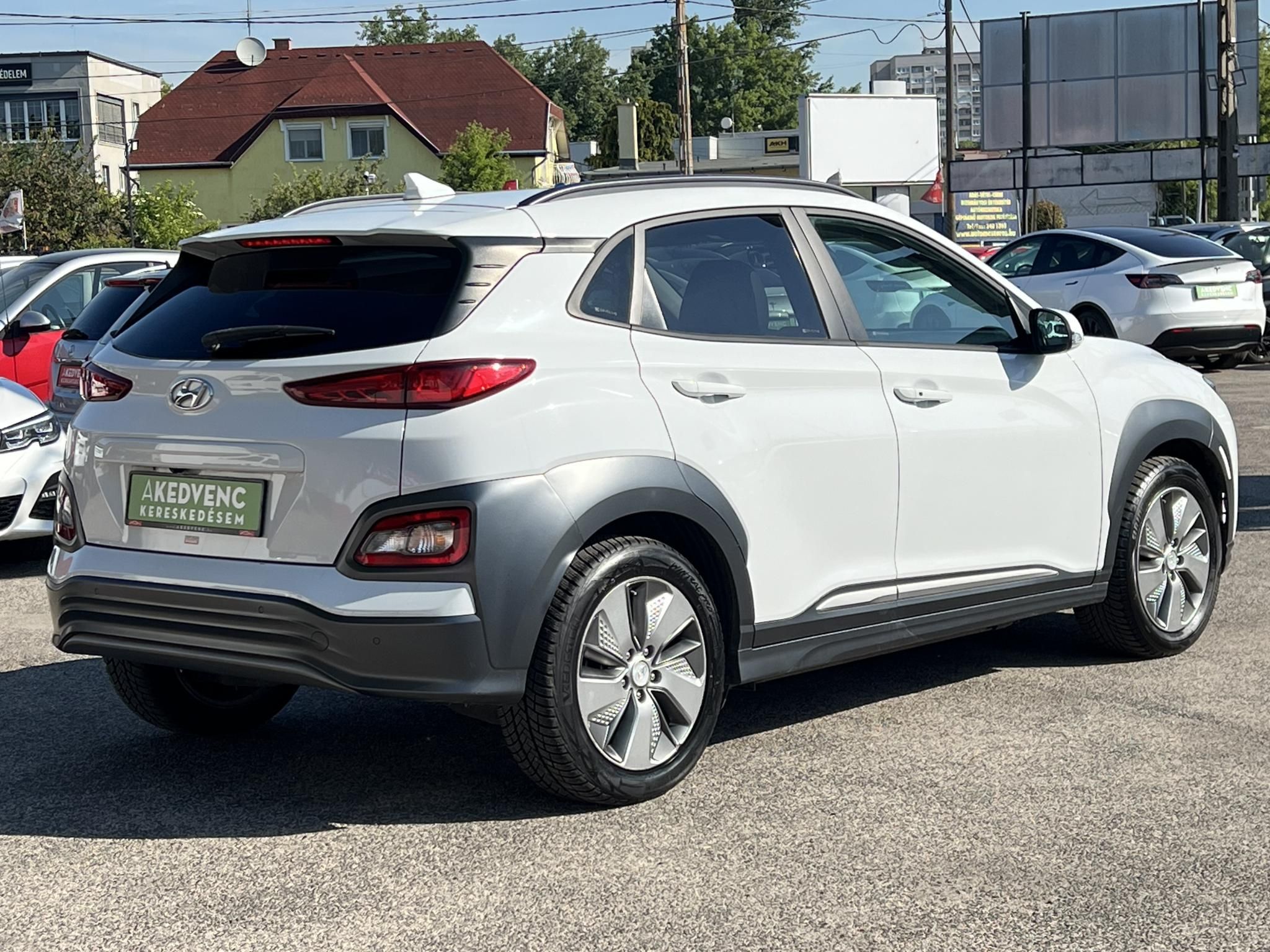 HYUNDAI KONA EV 64kWh Premium Magas felszereltség. megkímélt állapot! LED fényszóró Kamera Keyless Android!