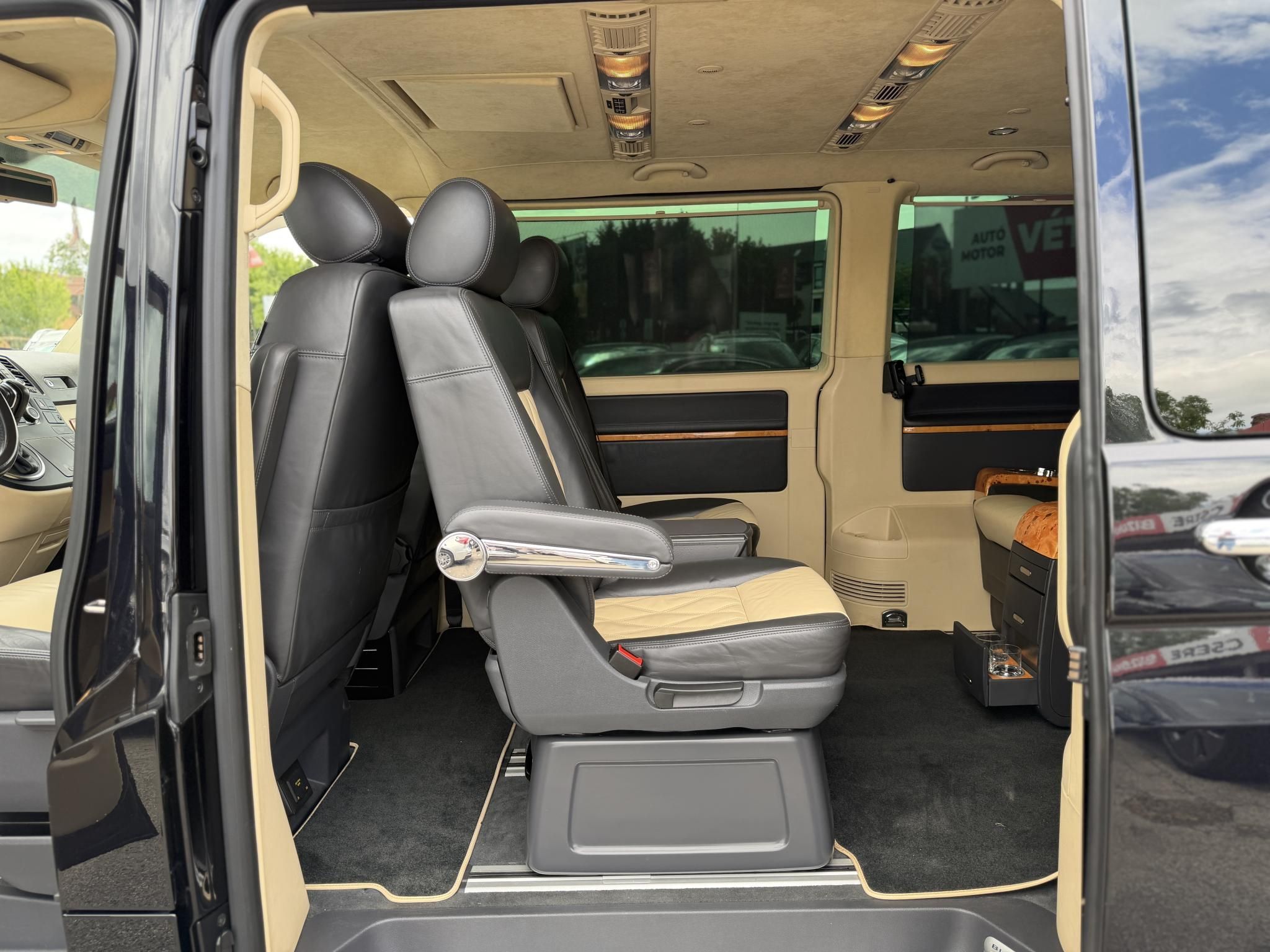 VOLKSWAGEN MULTIVAN Highline Business VIP Nagyon ritka kivitel!