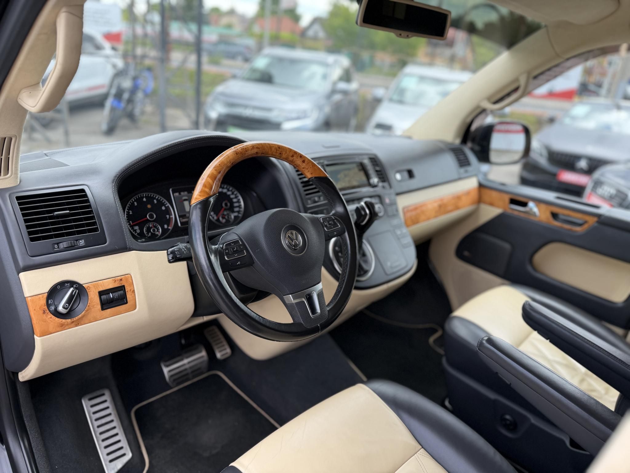 VOLKSWAGEN MULTIVAN Highline Business VIP Nagyon ritka kivitel!