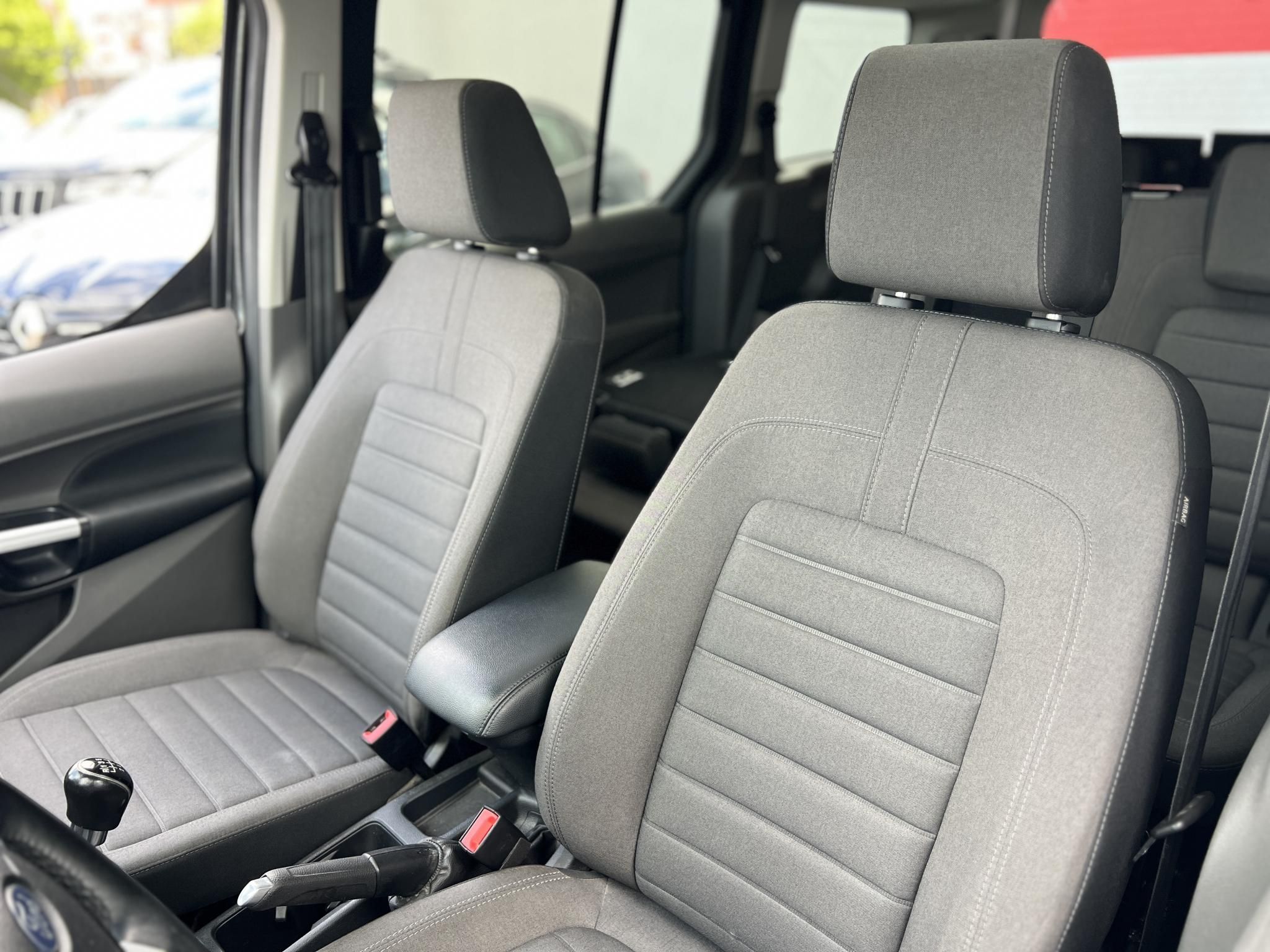 FORD CONNECT Tourneo230 1.5 TDCi L2 Titanium (7 személyes )
