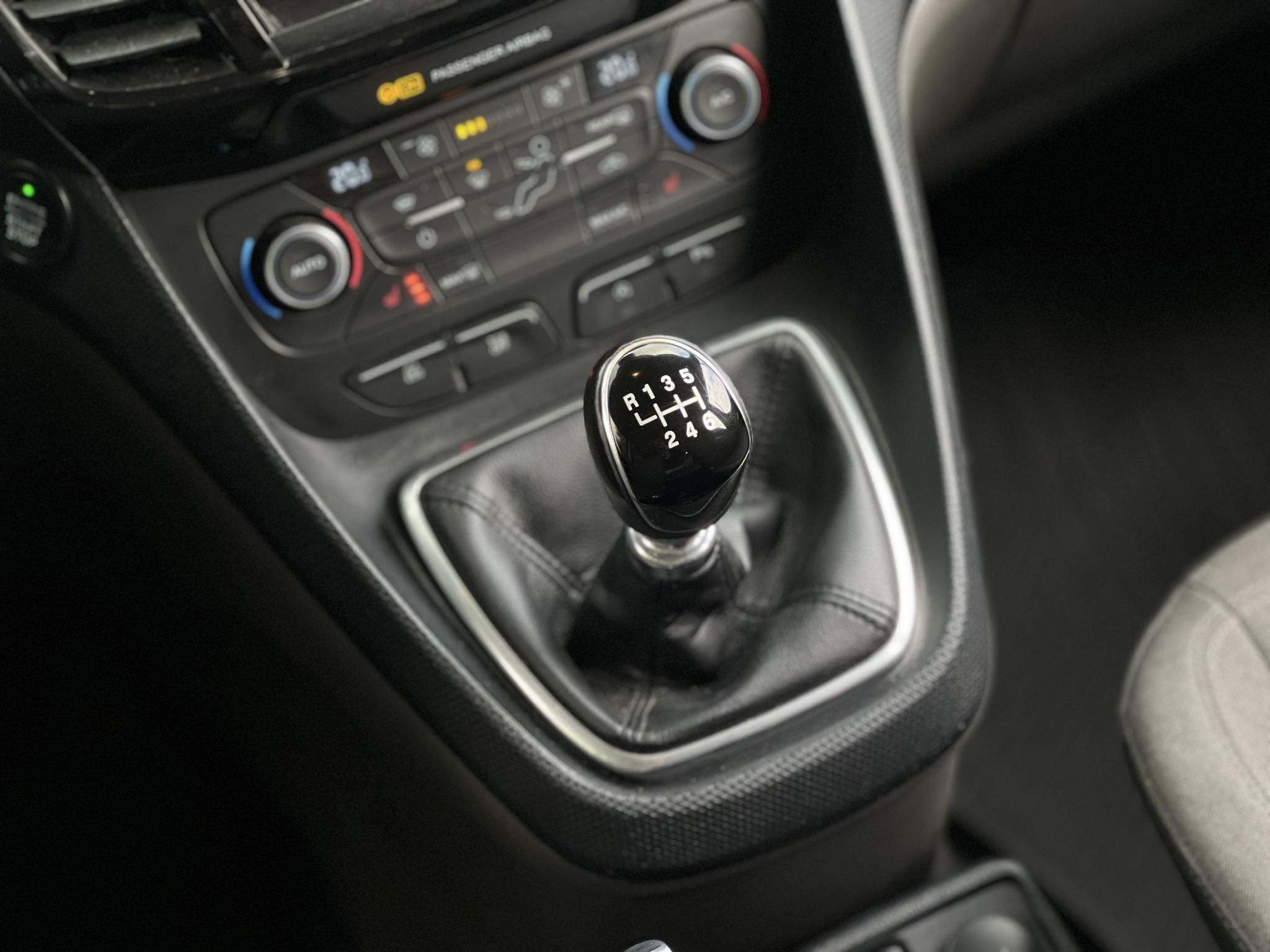FORD CONNECT Tourneo230 1.5 TDCi L2 Titanium (7 személyes )