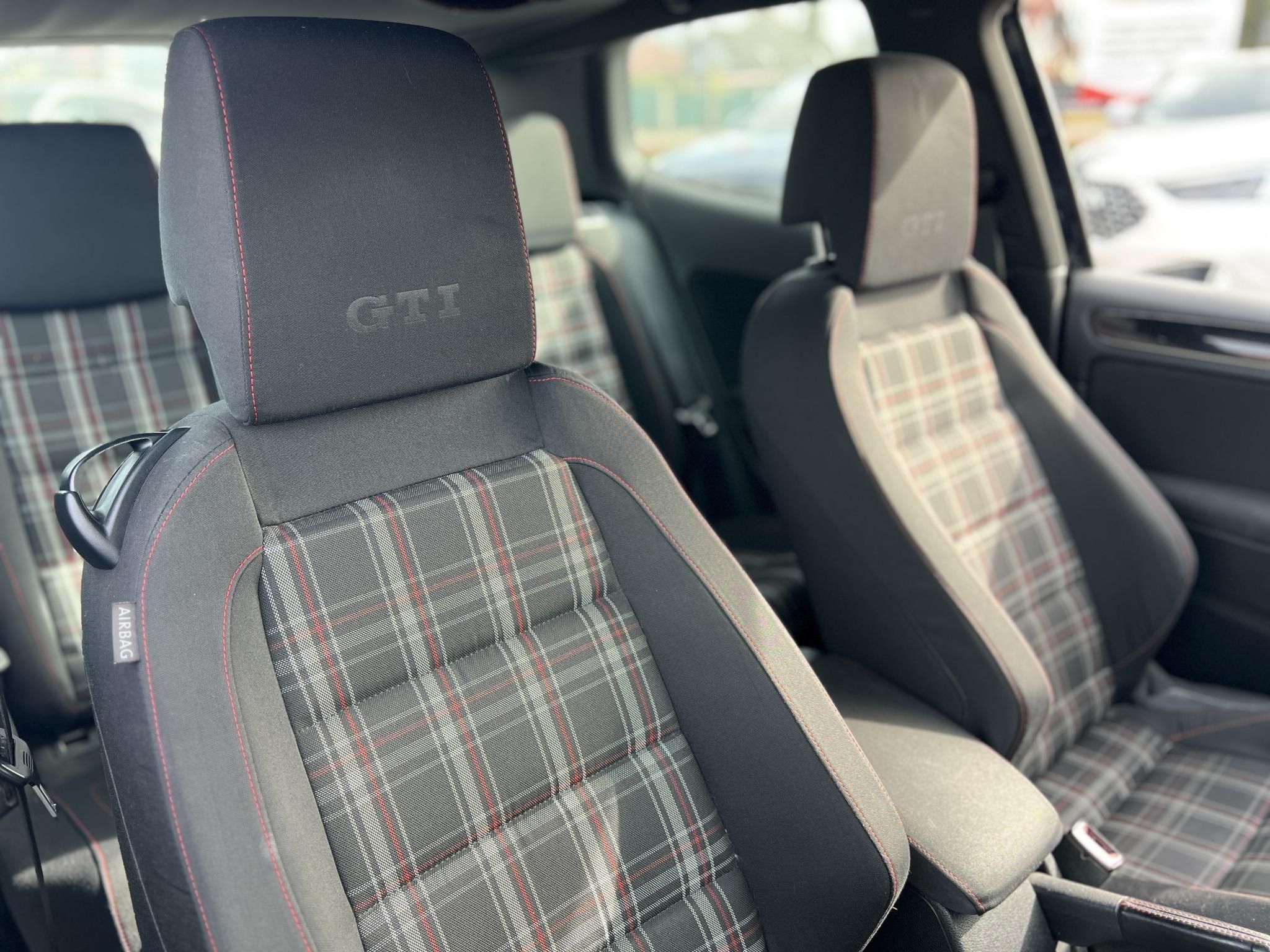 VOLKSWAGEN GOLF VI 2.0 TSI GTI DSG 270LE. Keskin felnik. Popcorn