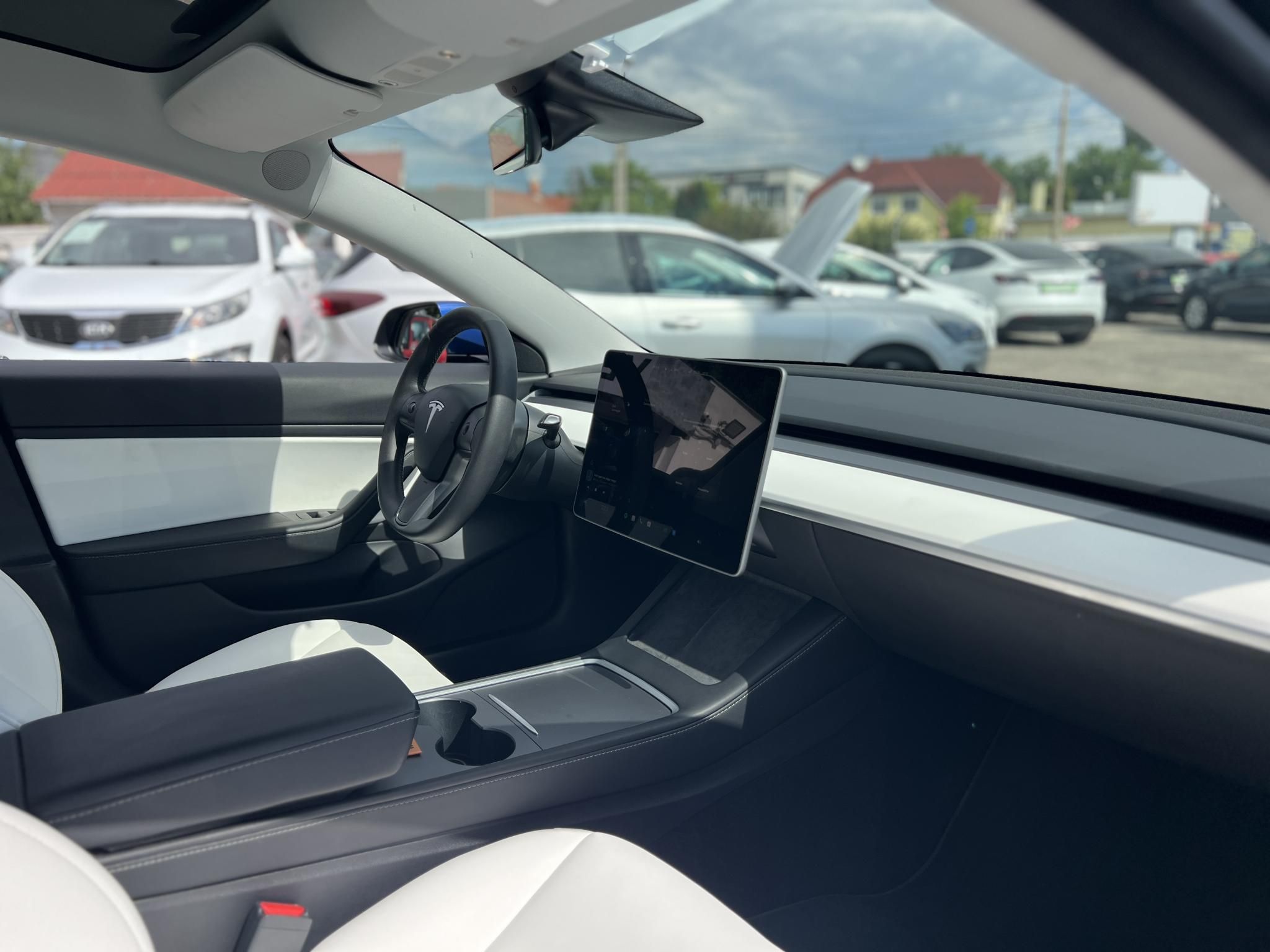TESLA MODEL 3 Long Range AWD (Automata) 44e km. FEHÉR BELSŐ. mátrix LED. hőszivattyú. garanciális!