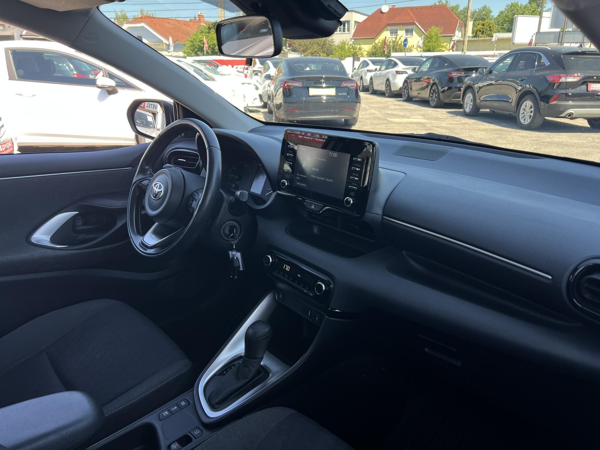 TOYOTA YARIS 1.5 Hybrid Comfort Tech e-CVT 103e km. táblafelismerő. ülésfűtés. kamera. digitklíma