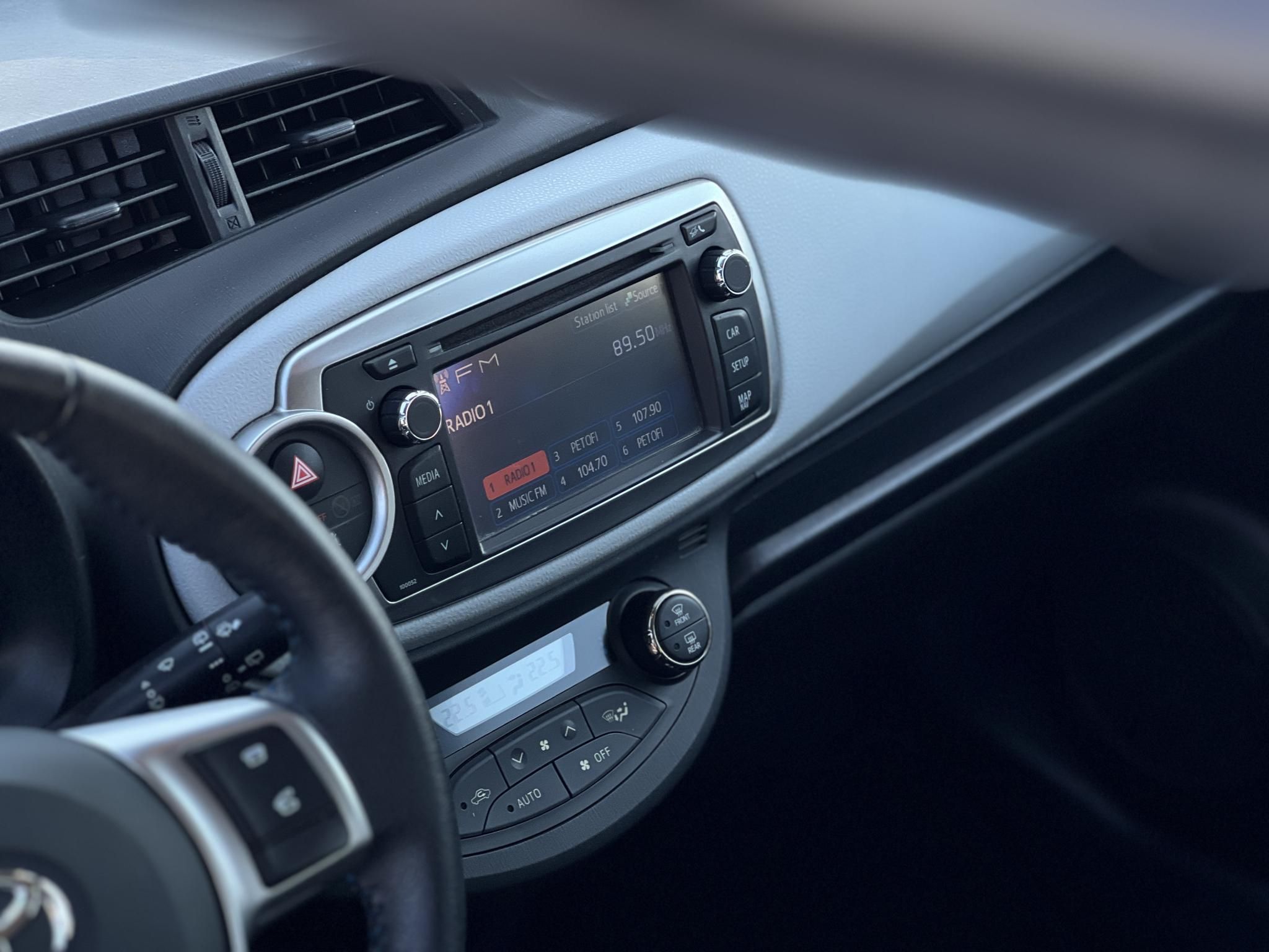 TOYOTA YARIS 1.5 HSD Trend e-CVT 103e km. Márkaszervizelt!