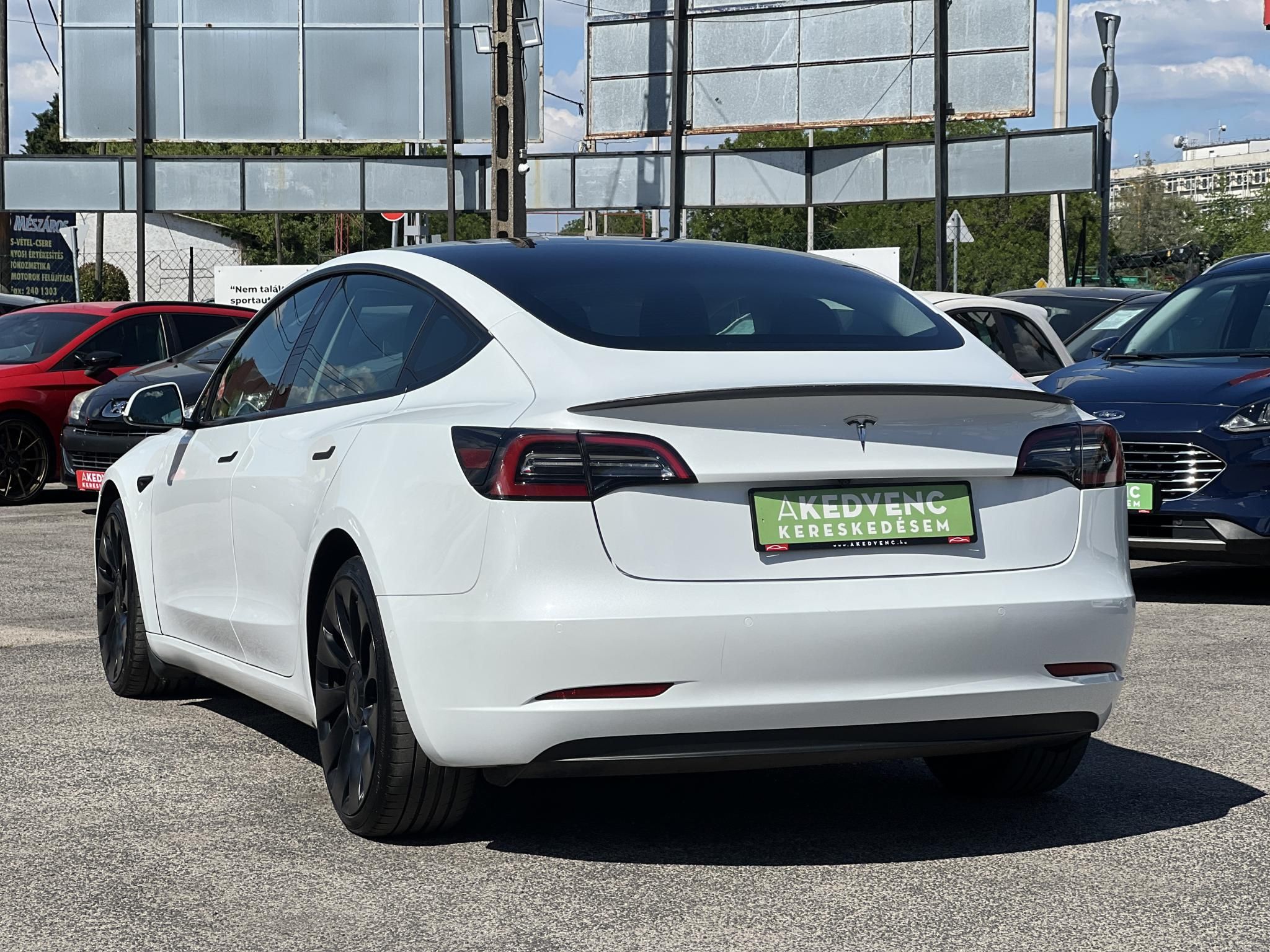 TESLA MODEL 3 Performance AWD (Automata) 90e km. AMD Ryzen. mátrix LED. hőszivattyú. 2 töltőkábel. megkímélt állapot!