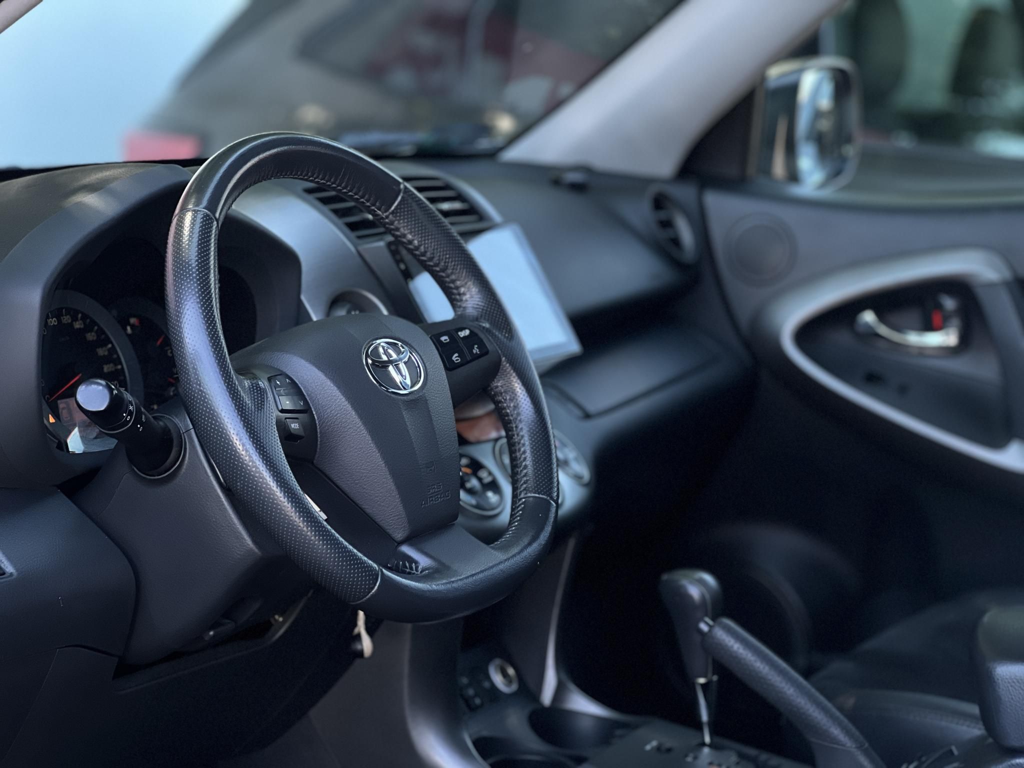 TOYOTA RAV 4 Rav4 2.0 4x4 Executive CVT Alcantara belső. kormányváltó. parkolóradar
