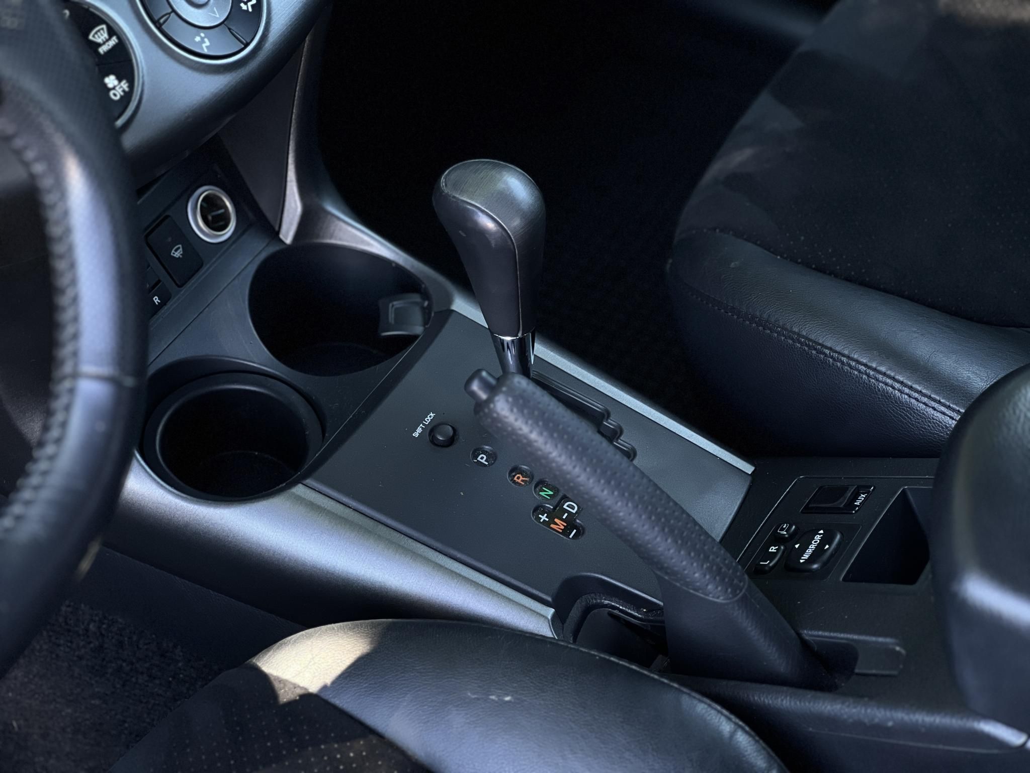TOYOTA RAV 4 Rav4 2.0 4x4 Executive CVT Alcantara belső. kormányváltó. parkolóradar