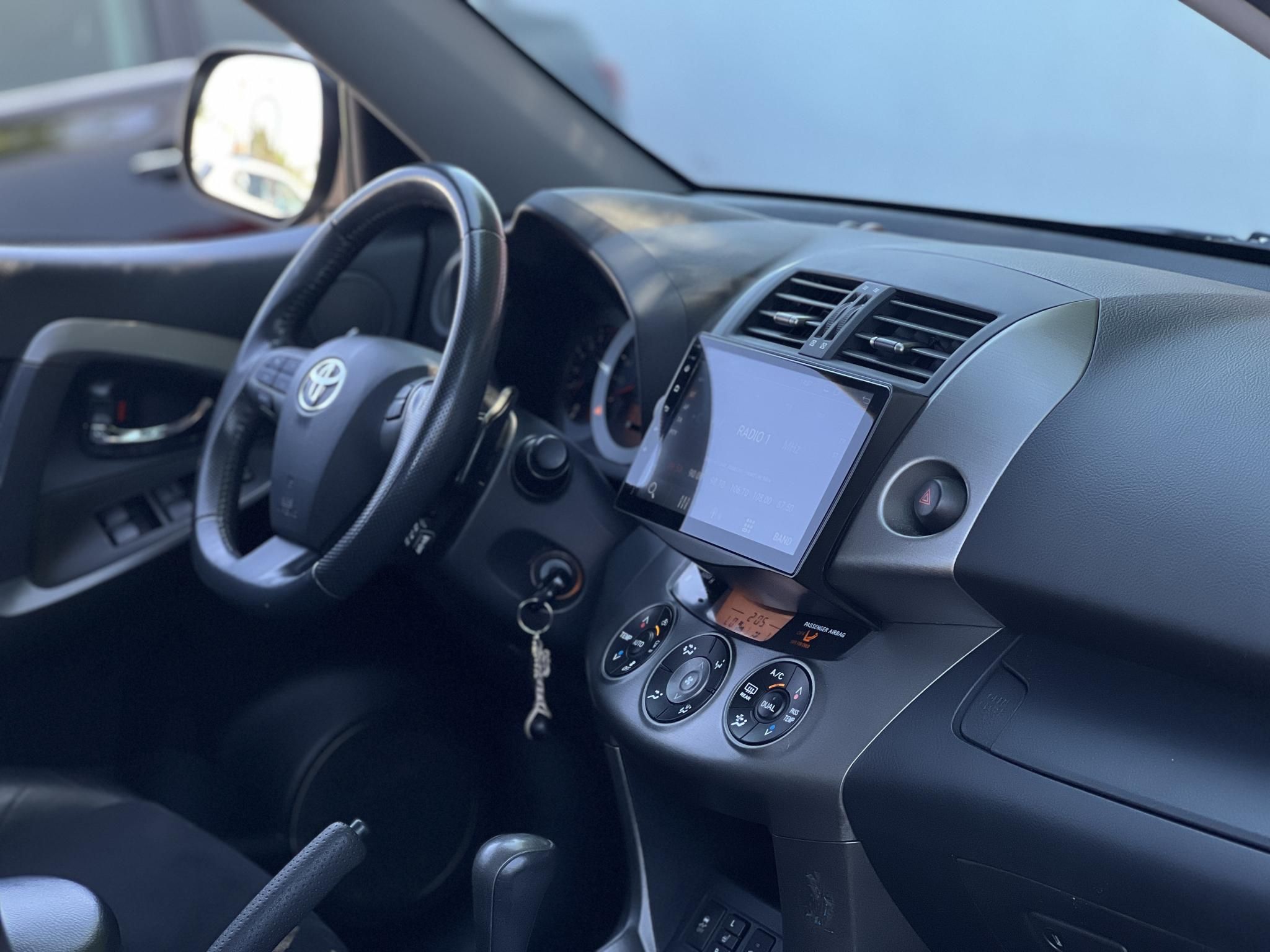 TOYOTA RAV 4 Rav4 2.0 4x4 Executive CVT Alcantara belső. kormányváltó. parkolóradar