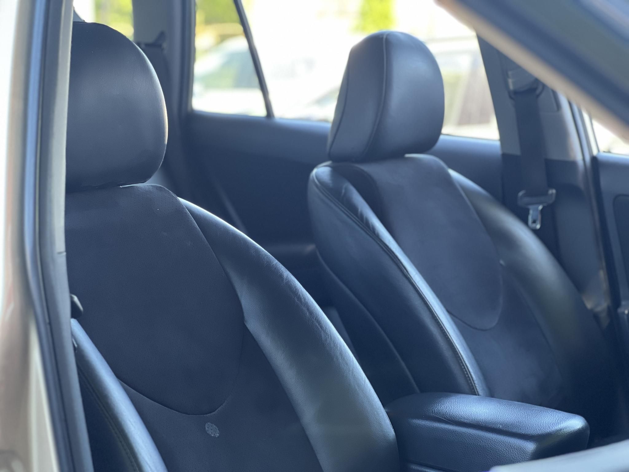 TOYOTA RAV 4 Rav4 2.0 4x4 Executive CVT Alcantara belső. kormányváltó. parkolóradar