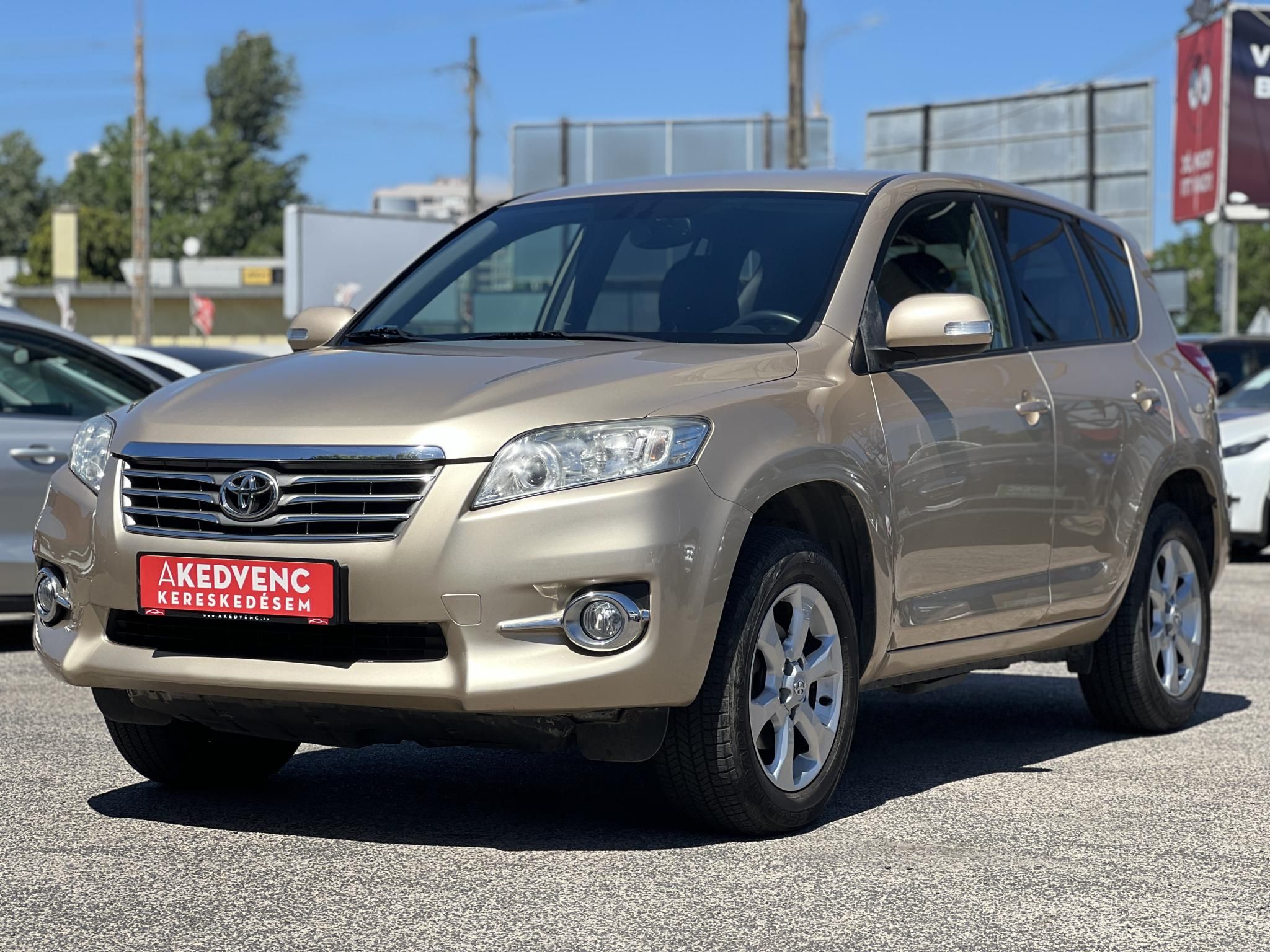 TOYOTA RAV 4 Rav4 2.0 4x4 Executive CVT Alcantara belső. kormányváltó. parkolóradar