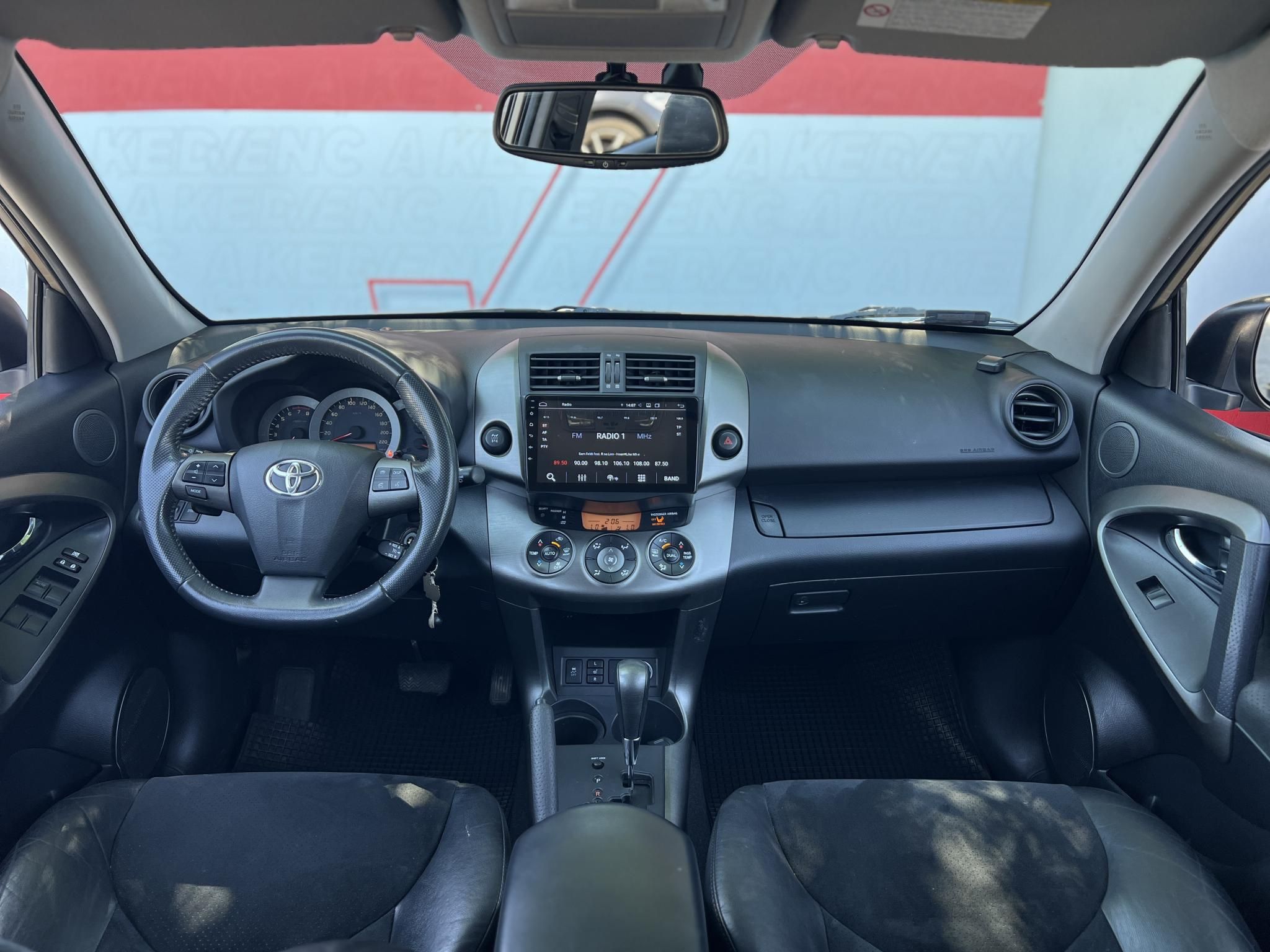 TOYOTA RAV 4 Rav4 2.0 4x4 Executive CVT Alcantara belső. kormányváltó. parkolóradar