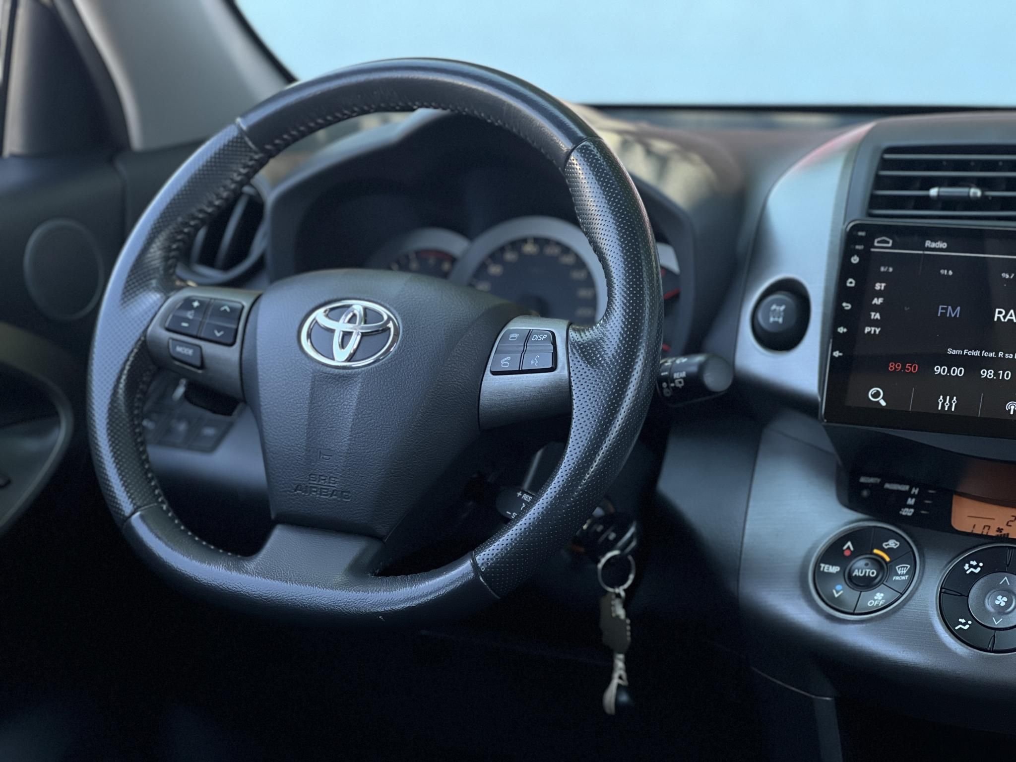 TOYOTA RAV 4 Rav4 2.0 4x4 Executive CVT Alcantara belső. kormányváltó. parkolóradar