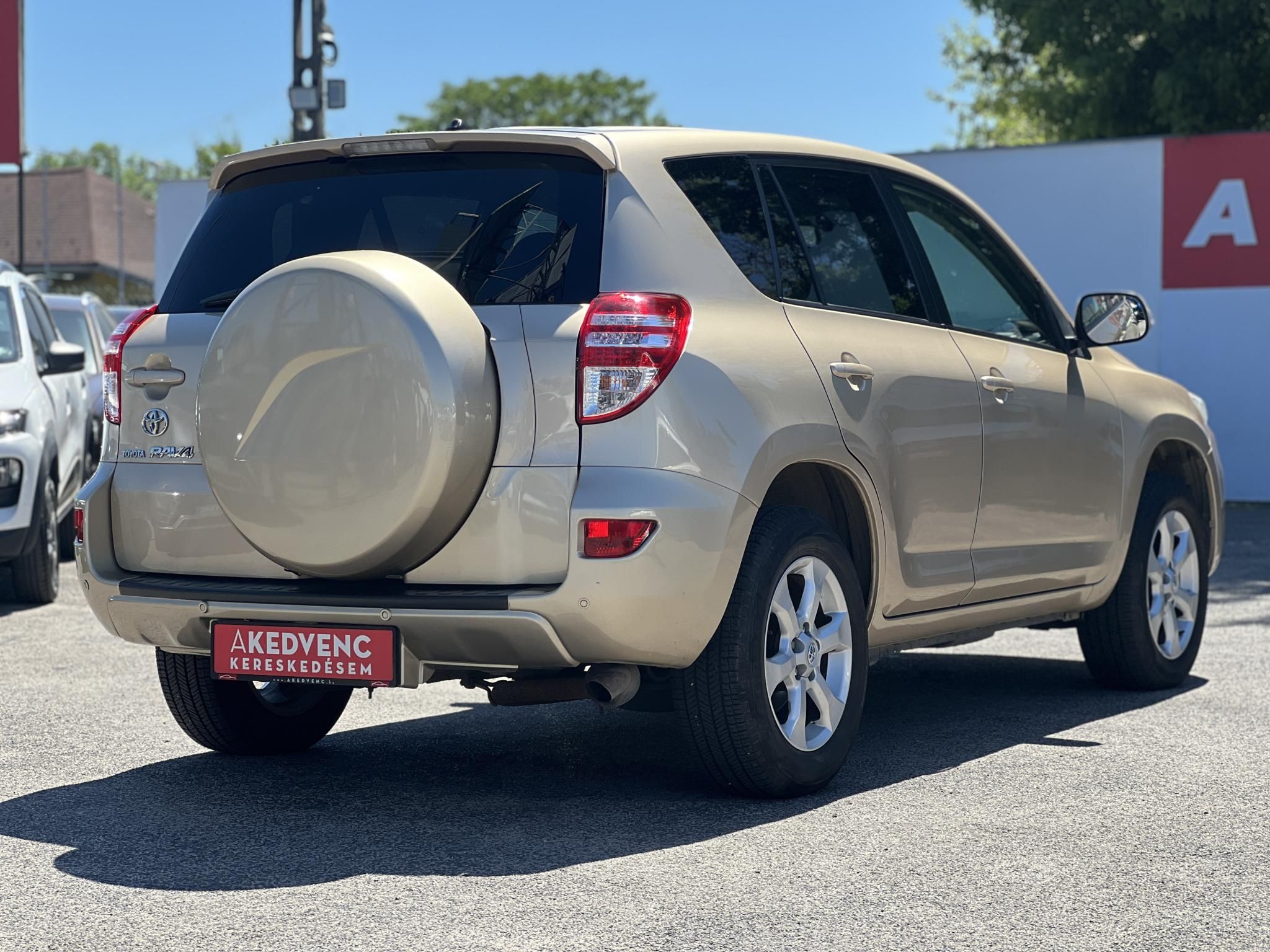 TOYOTA RAV 4 Rav4 2.0 4x4 Executive CVT Alcantara belső. kormányváltó. parkolóradar