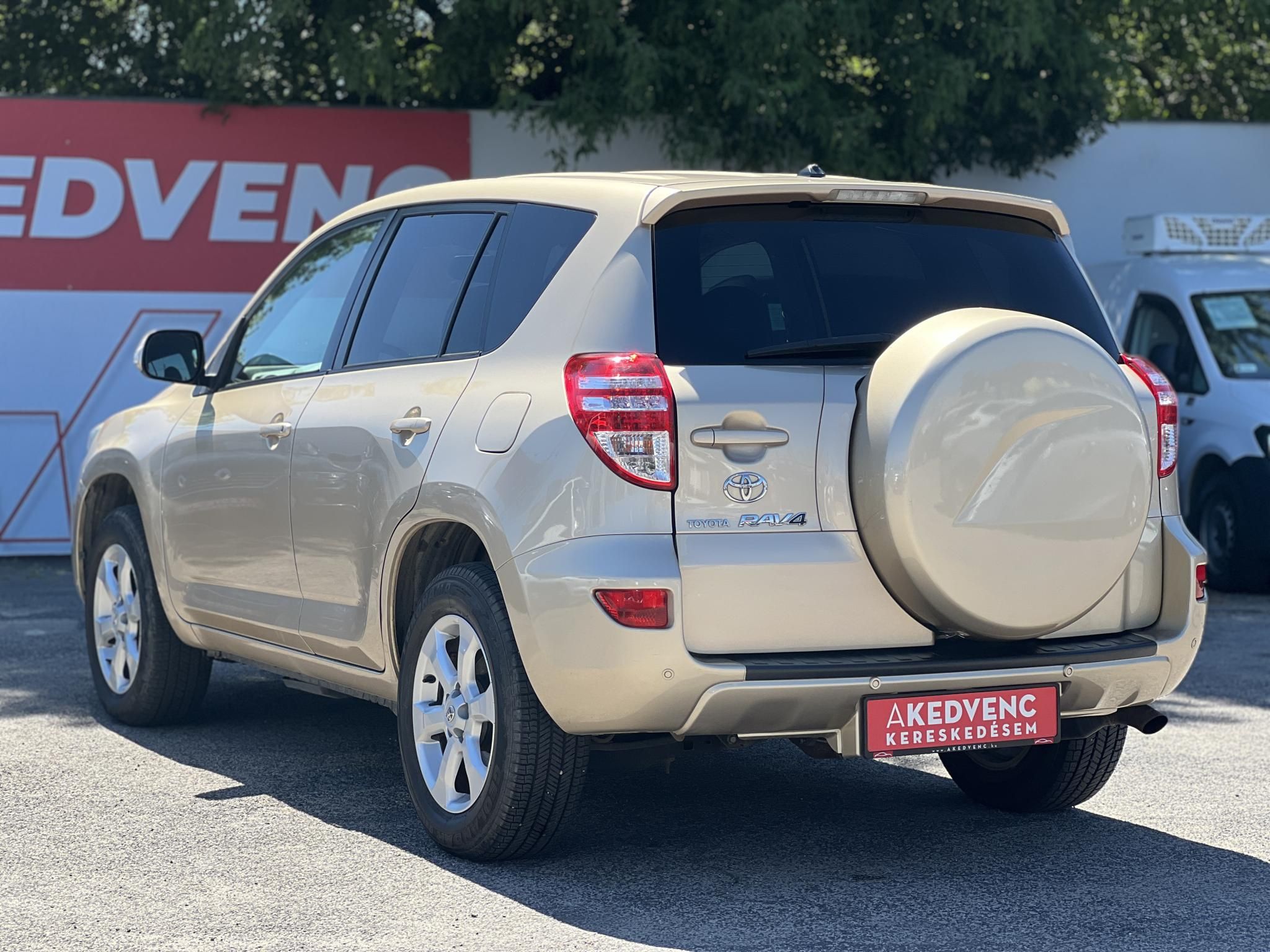 TOYOTA RAV 4 Rav4 2.0 4x4 Executive CVT Alcantara belső. kormányváltó. parkolóradar