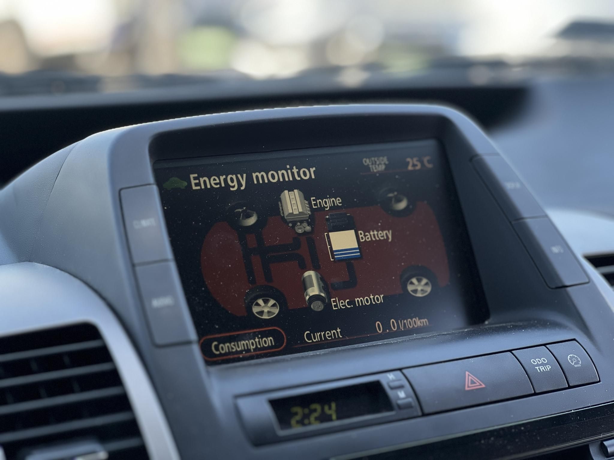TOYOTA PRIUS 1.5 HSD (Automata) 4 évszakos gumik. Zsuffa Bélánál cserélt akkumulátor!