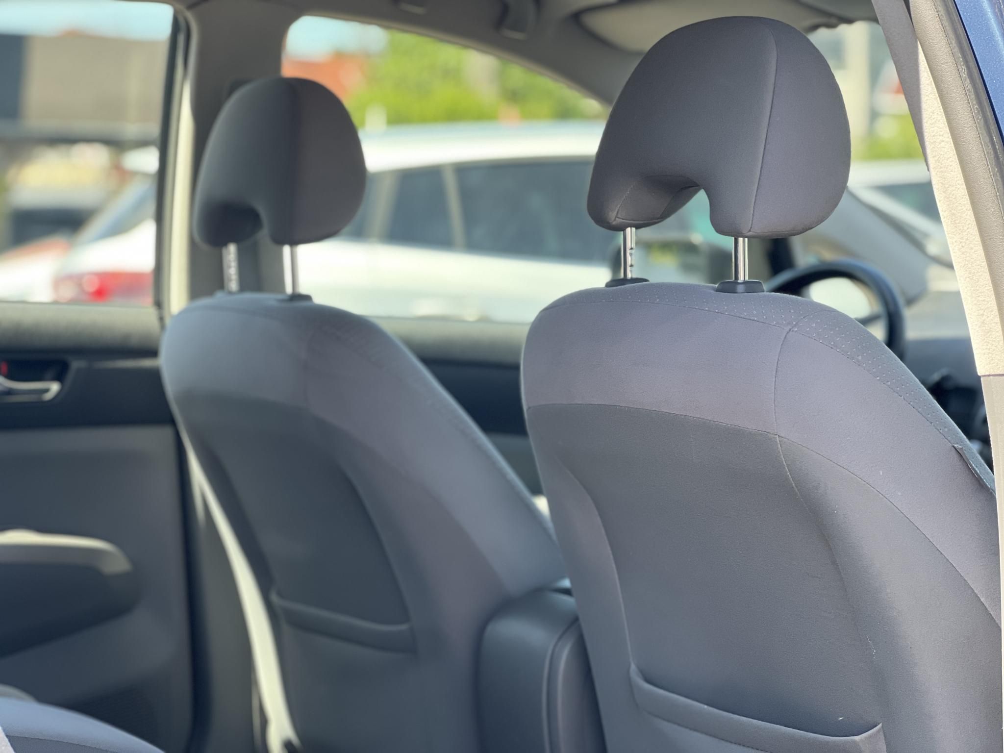 TOYOTA PRIUS 1.5 HSD (Automata) 4 évszakos gumik. Zsuffa Bélánál cserélt akkumulátor!
