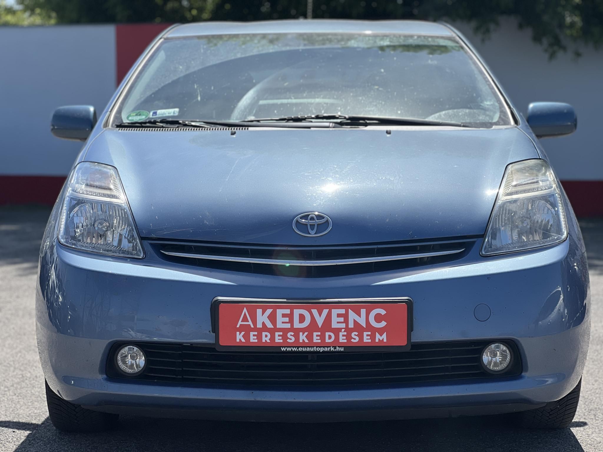 TOYOTA PRIUS 1.5 HSD (Automata) 4 évszakos gumik. Zsuffa Bélánál cserélt akkumulátor!
